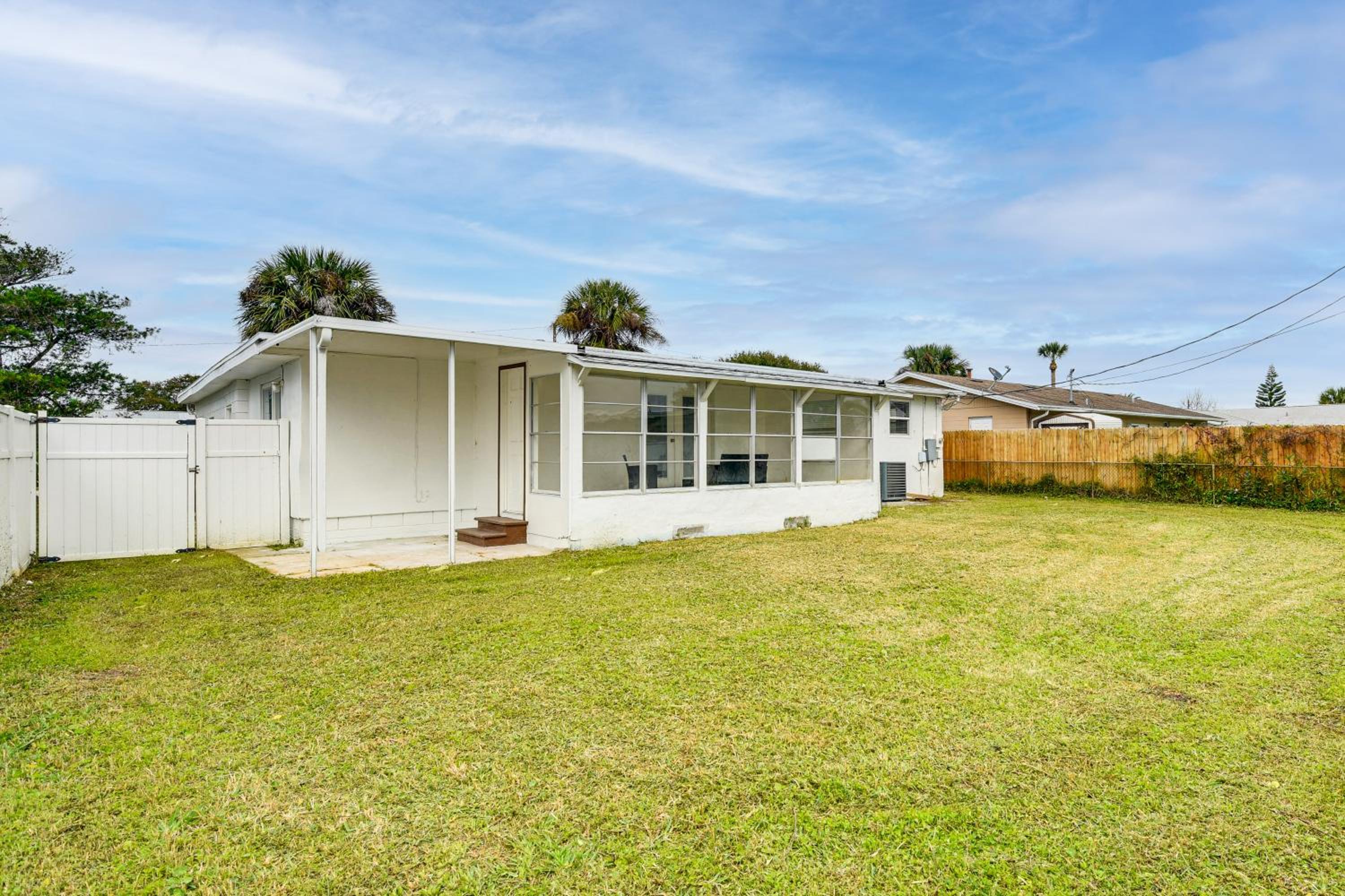 Walk to Romano Beachfront Park Airy Home with Yard