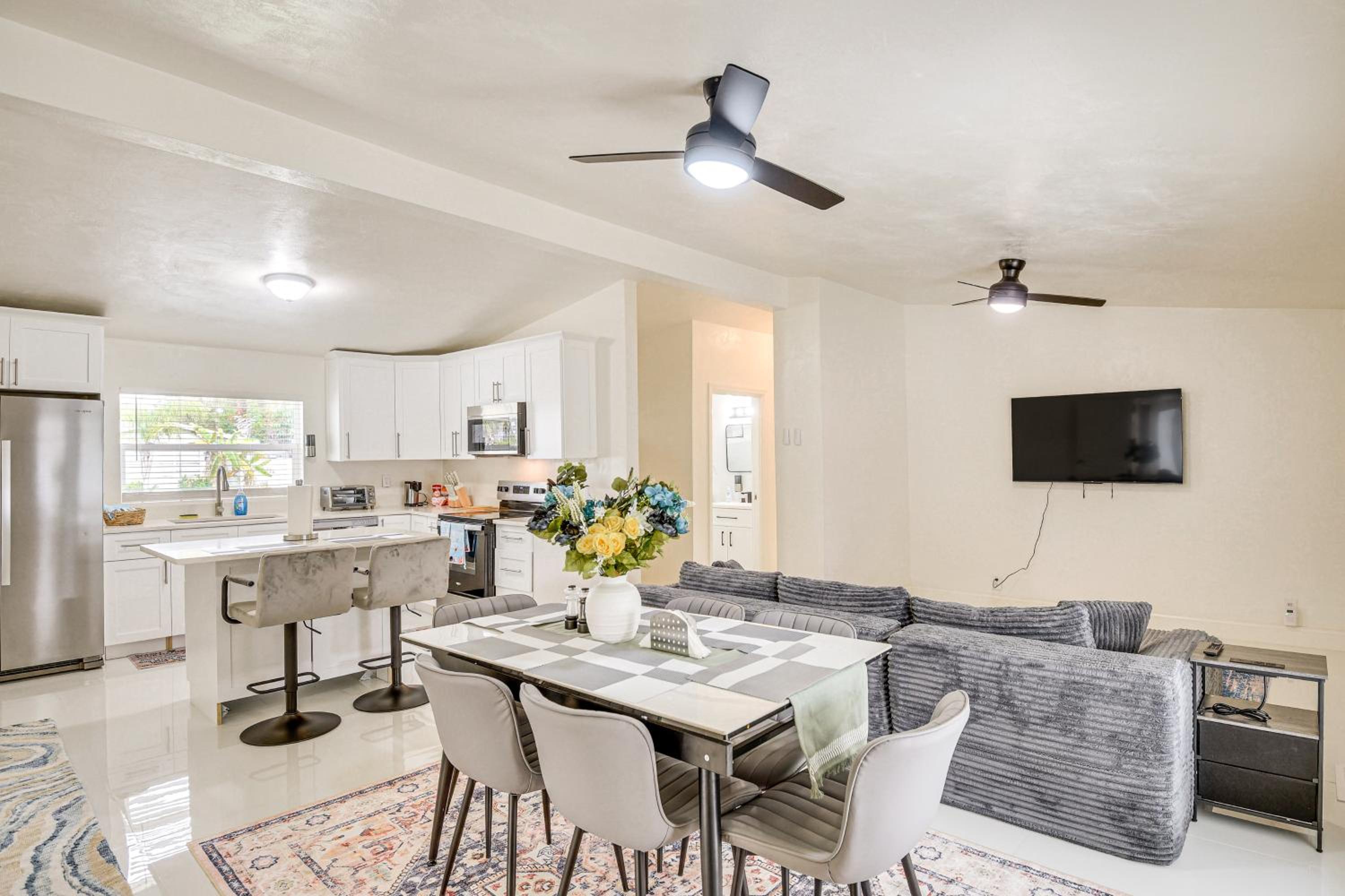 Walk to Romano Beachfront Park Airy Home with Yard