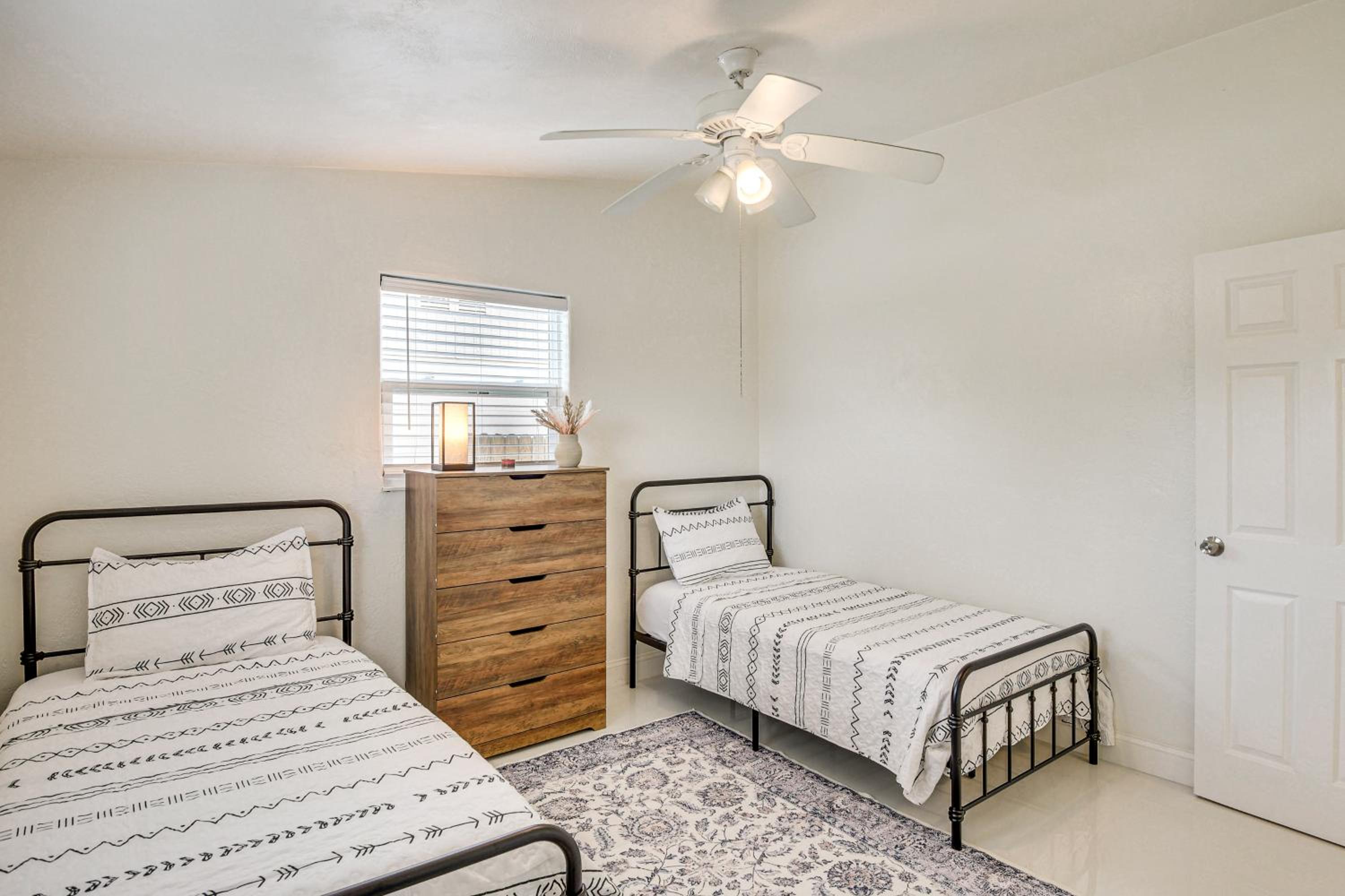 Walk to Romano Beachfront Park Airy Home with Yard