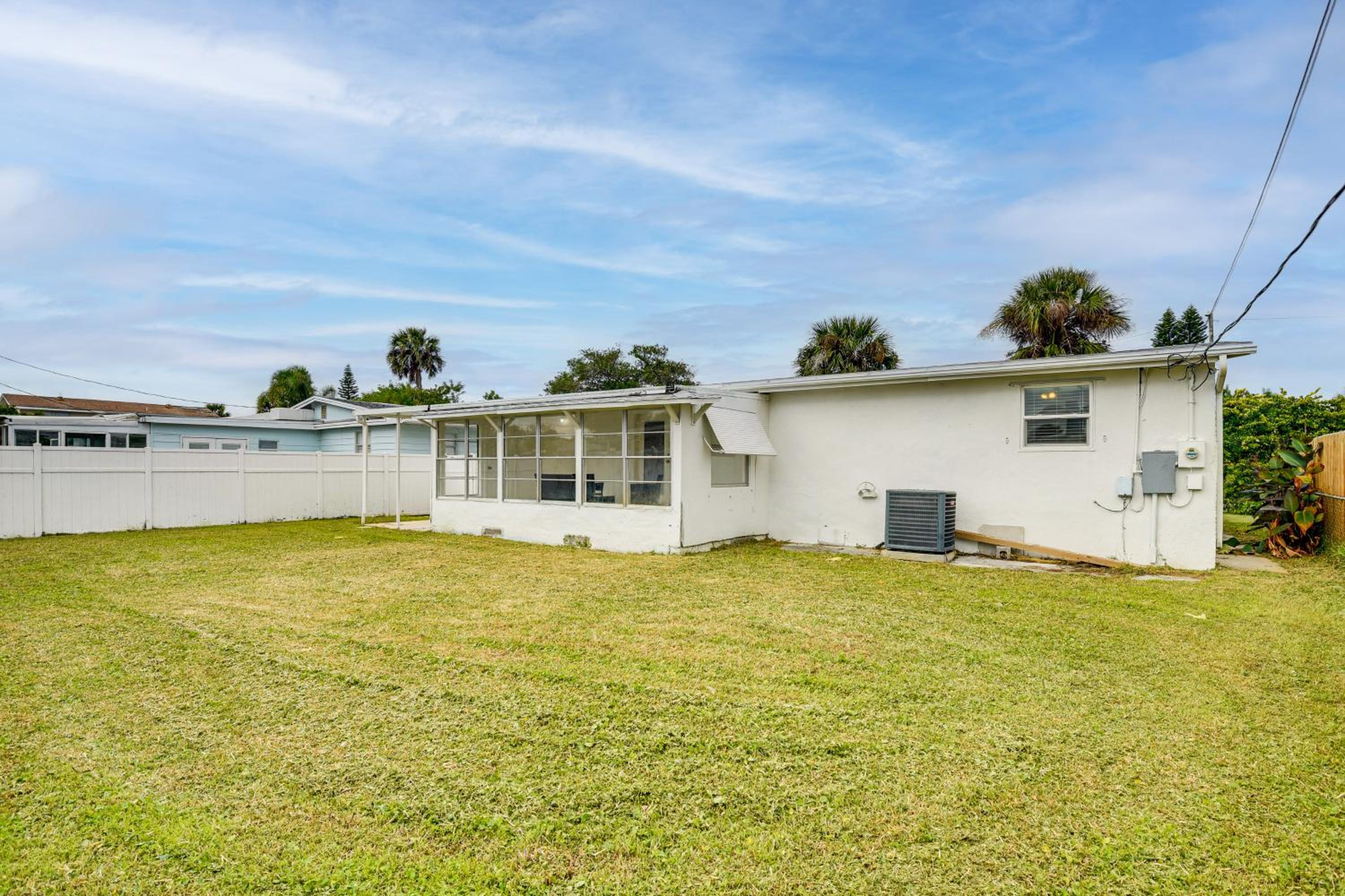 Walk to Romano Beachfront Park Airy Home with Yard