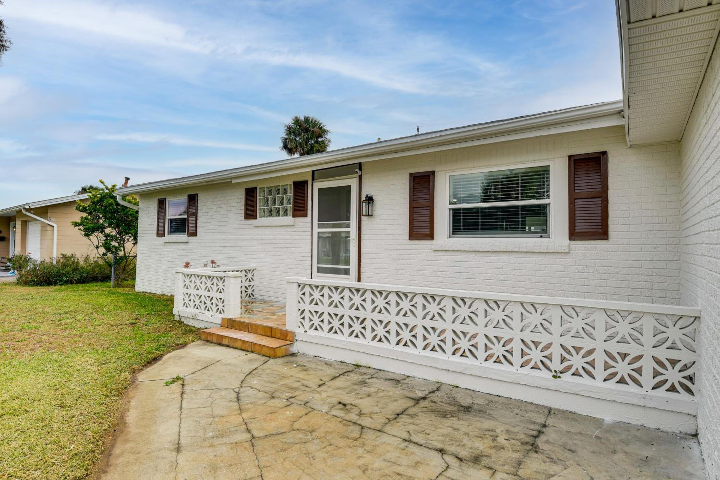 Walk to Romano Beachfront Park Airy Home with Yard