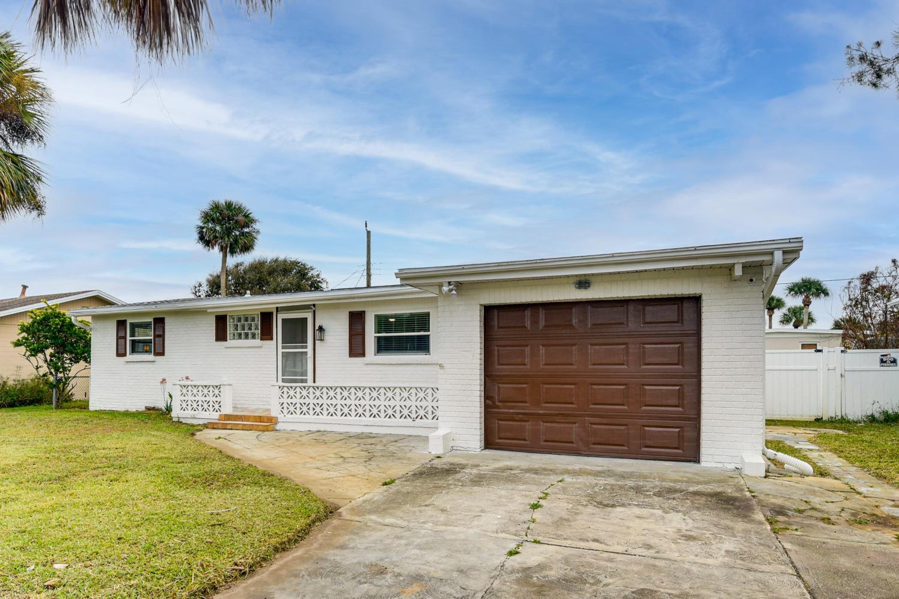 Walk to Romano Beachfront Park Airy Home with Yard