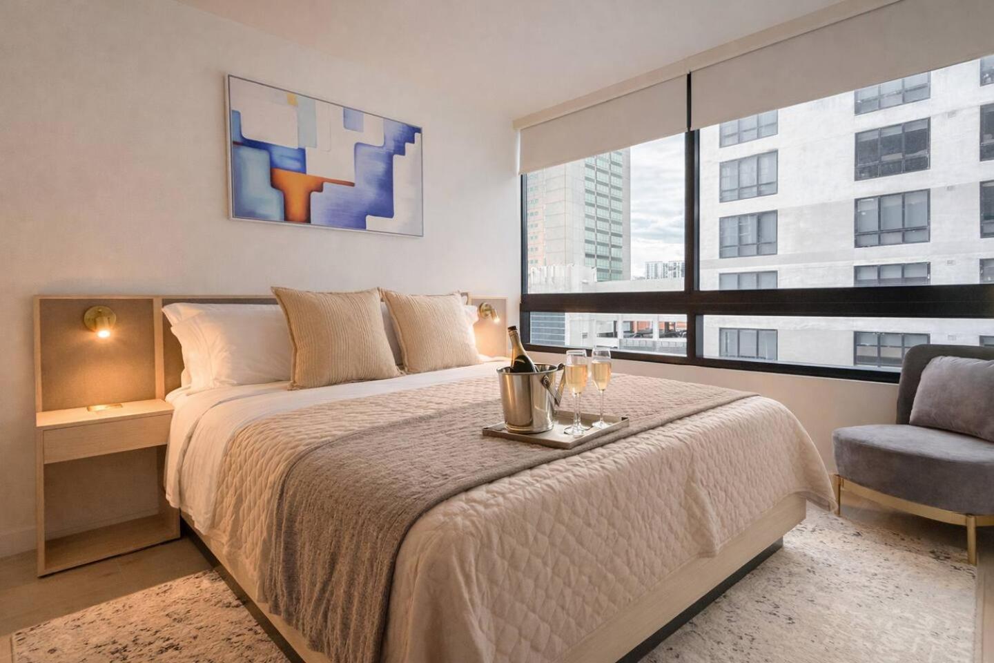 Skyline Views, Rooftop Pool & Gym Near Brickell