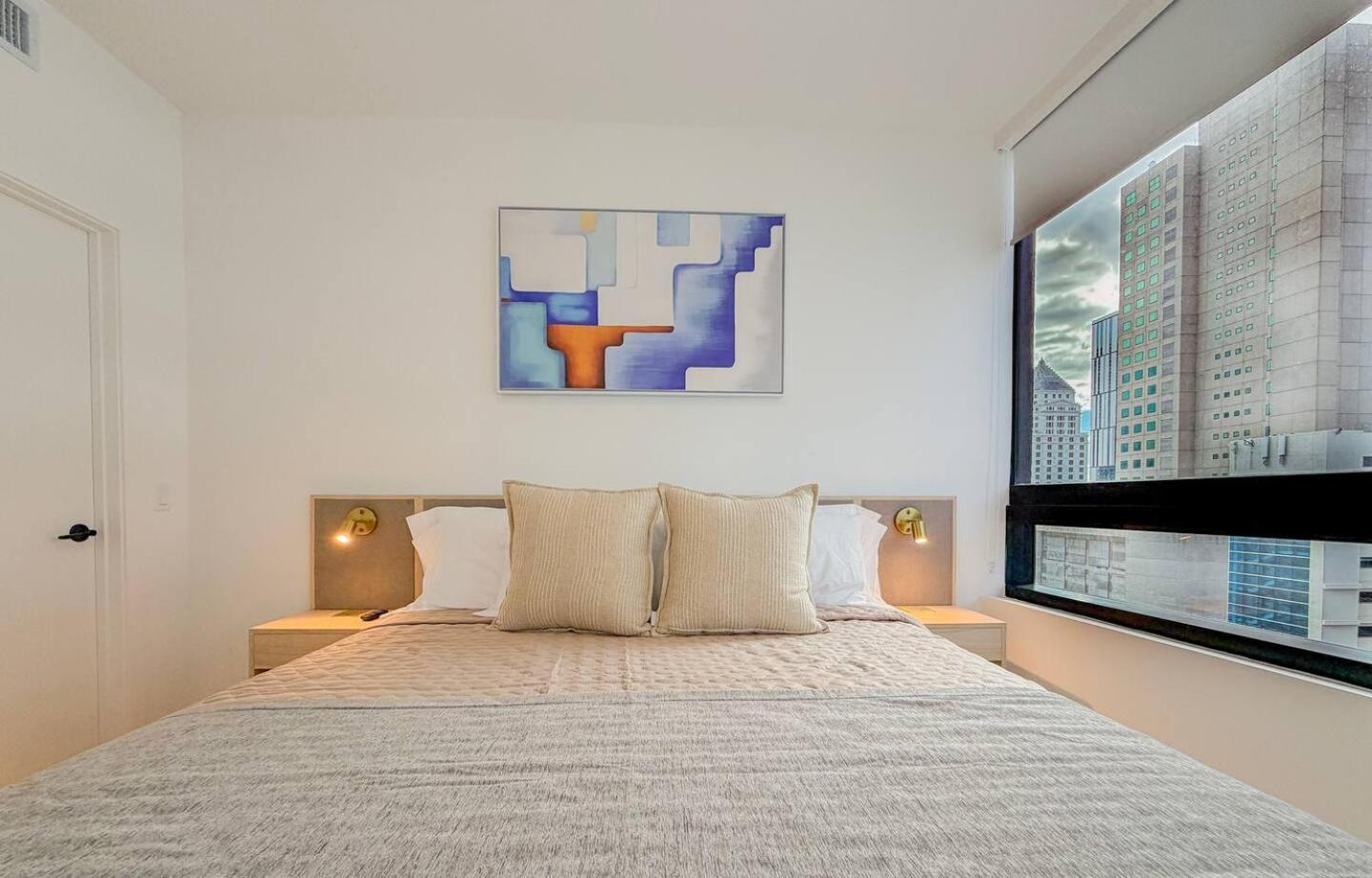Skyline Views, Rooftop Pool & Gym Near Brickell
