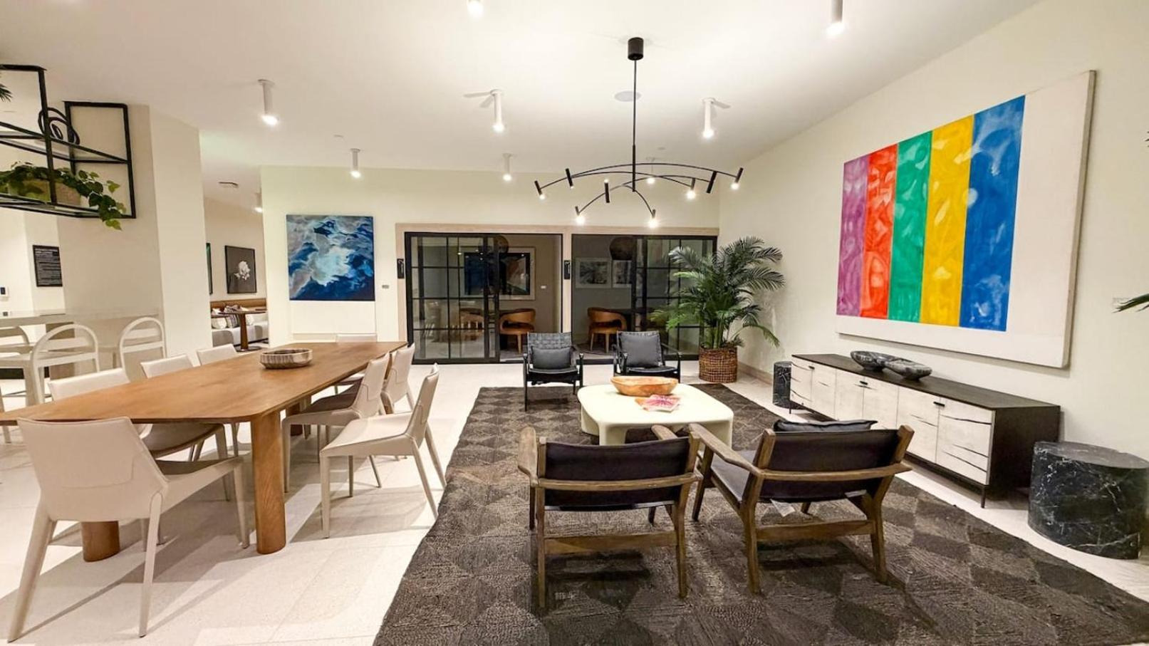 Skyline Views, Rooftop Pool & Gym Near Brickell