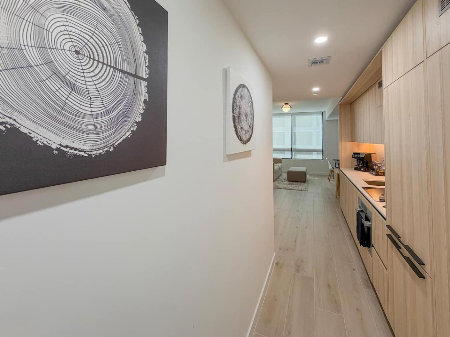 Skyline Views, Rooftop Pool & Gym Near Brickell