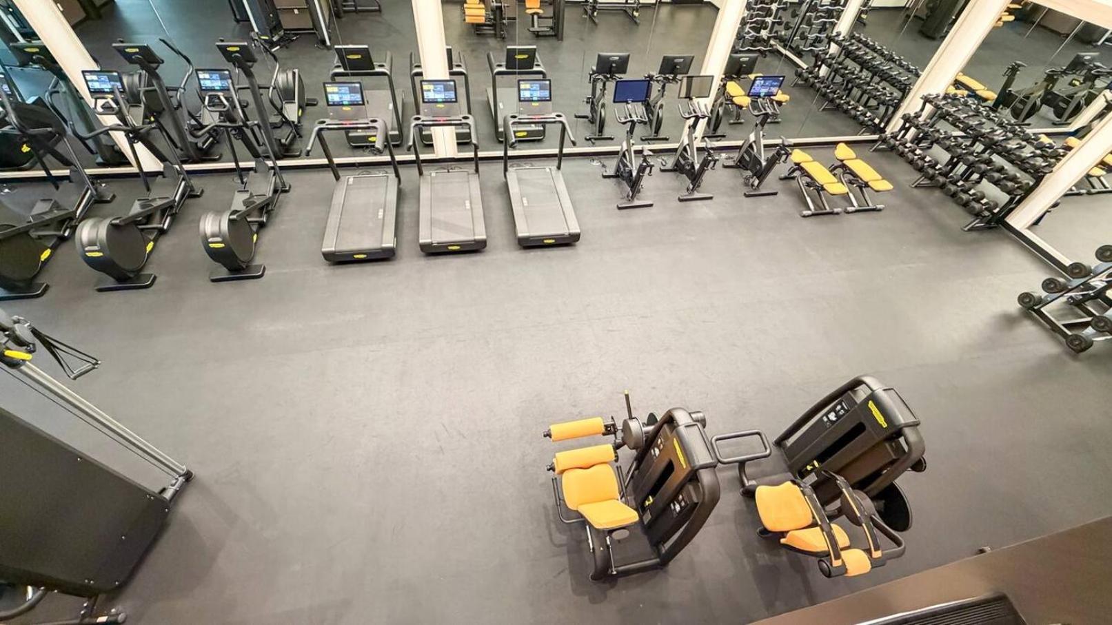 Skyline Views, Rooftop Pool & Gym Near Brickell