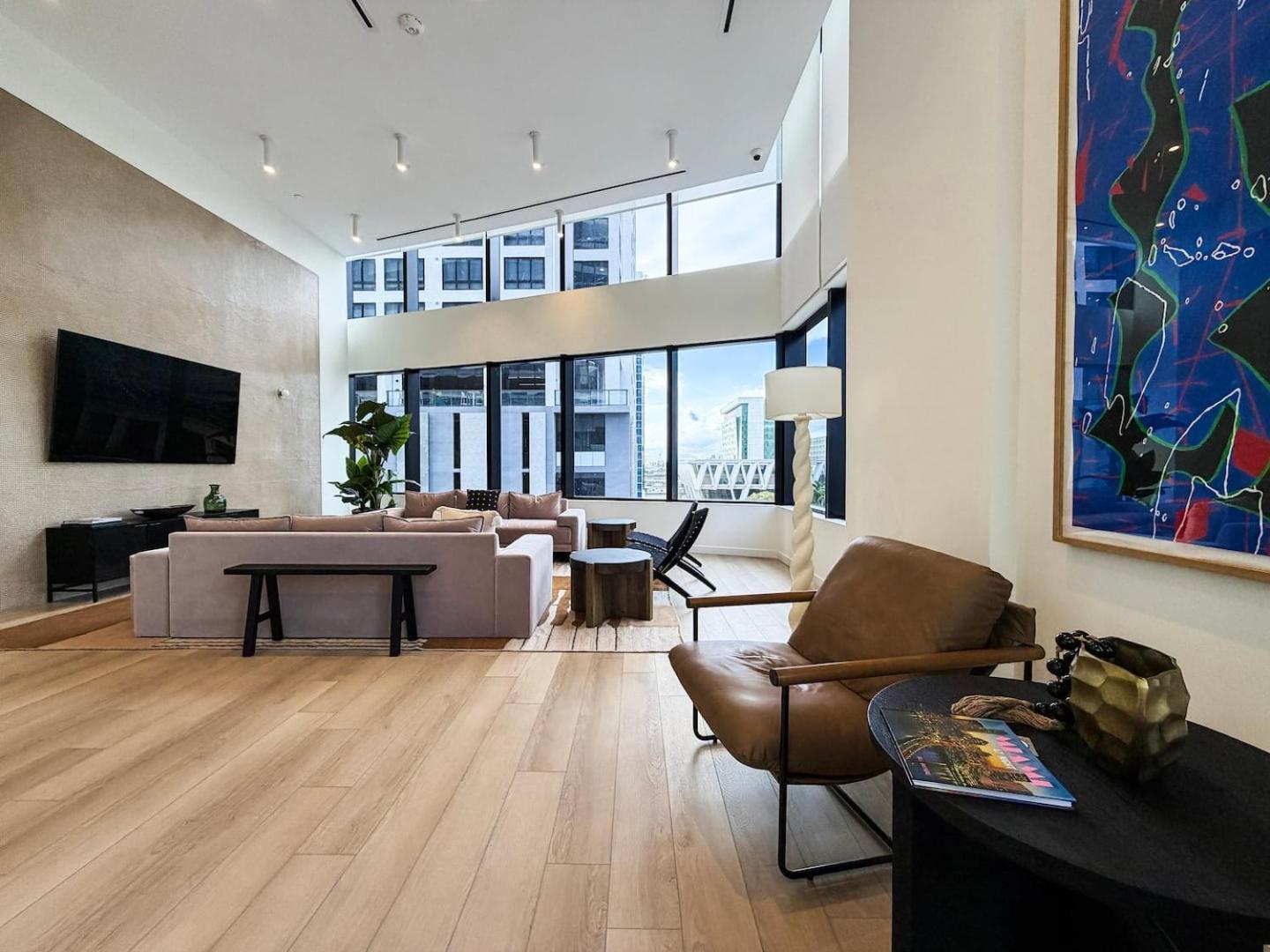 Skyline Views, Rooftop Pool & Gym Near Brickell