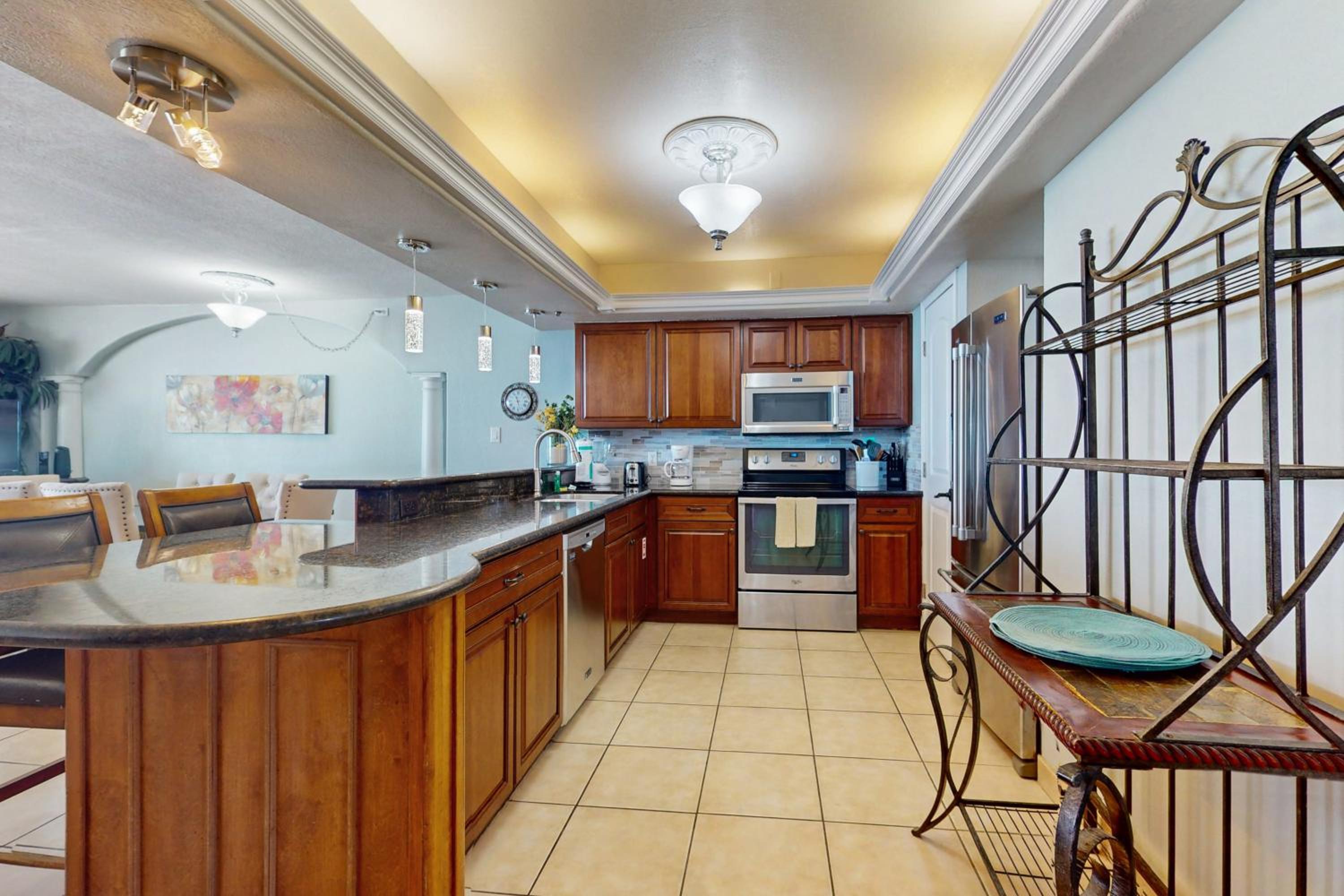 Walkable, All-Suite 3BR Suntide III - Unit 1003