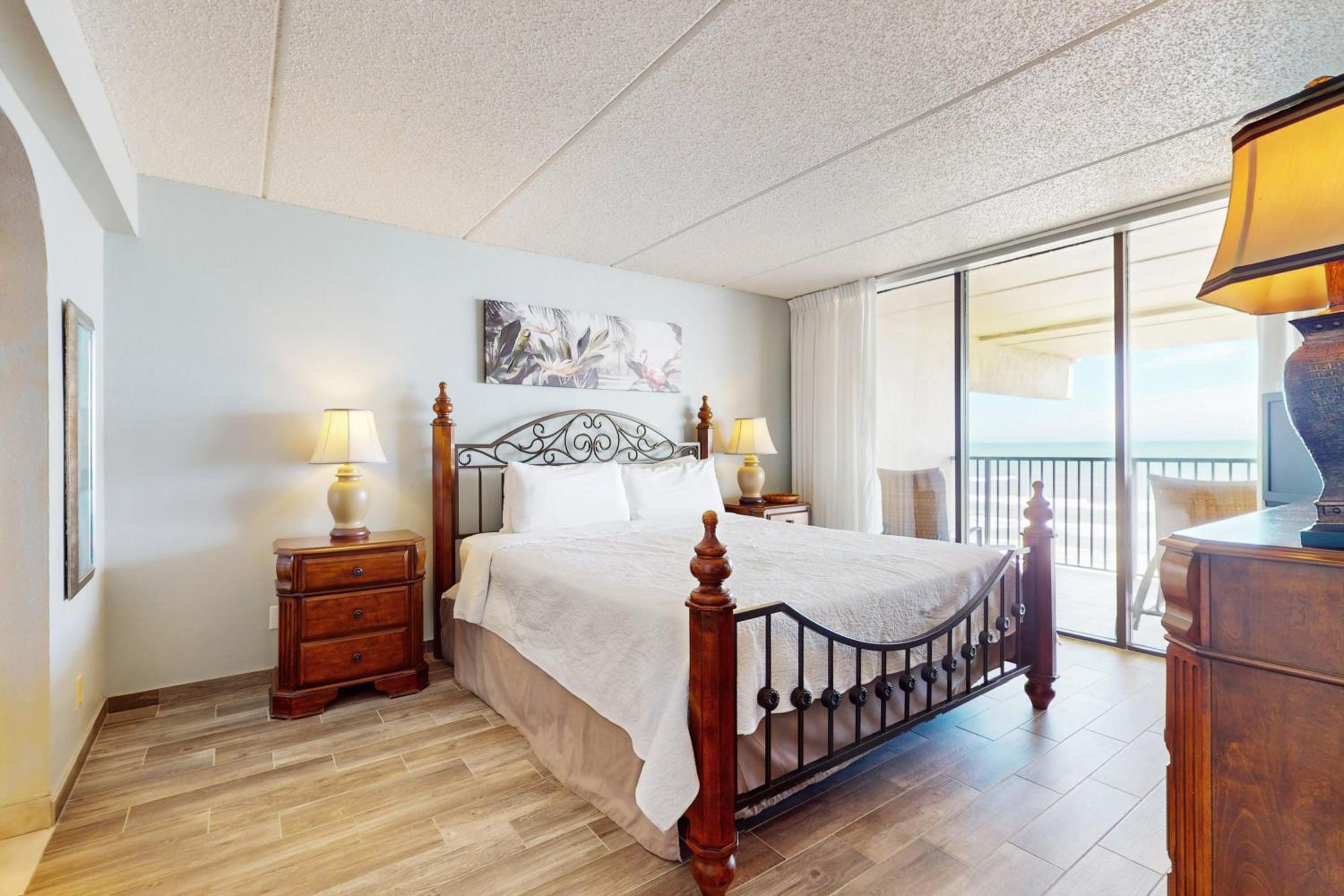 Walkable, All-Suite 3BR Suntide III - Unit 1003