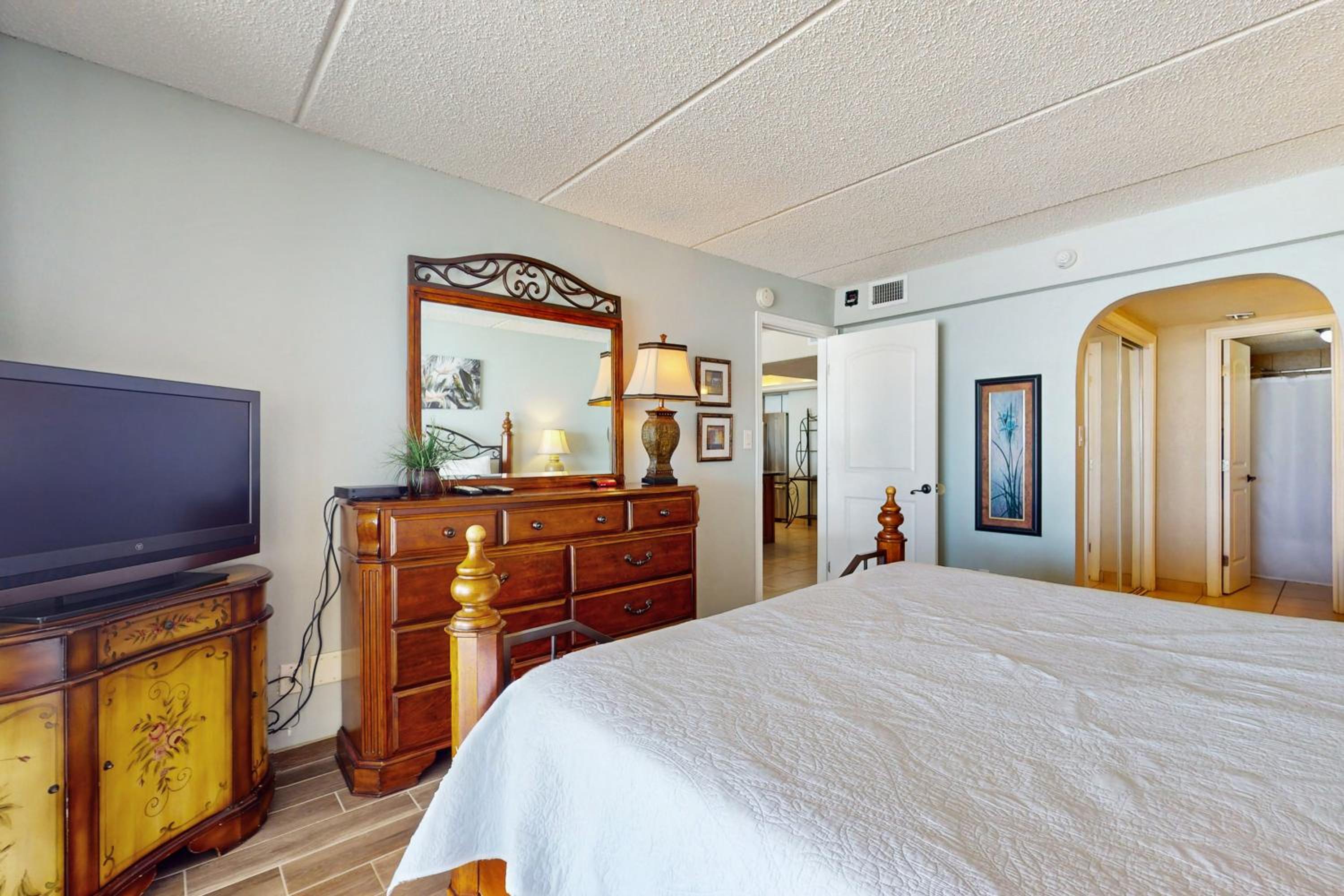 Walkable, All-Suite 3BR Suntide III - Unit 1003