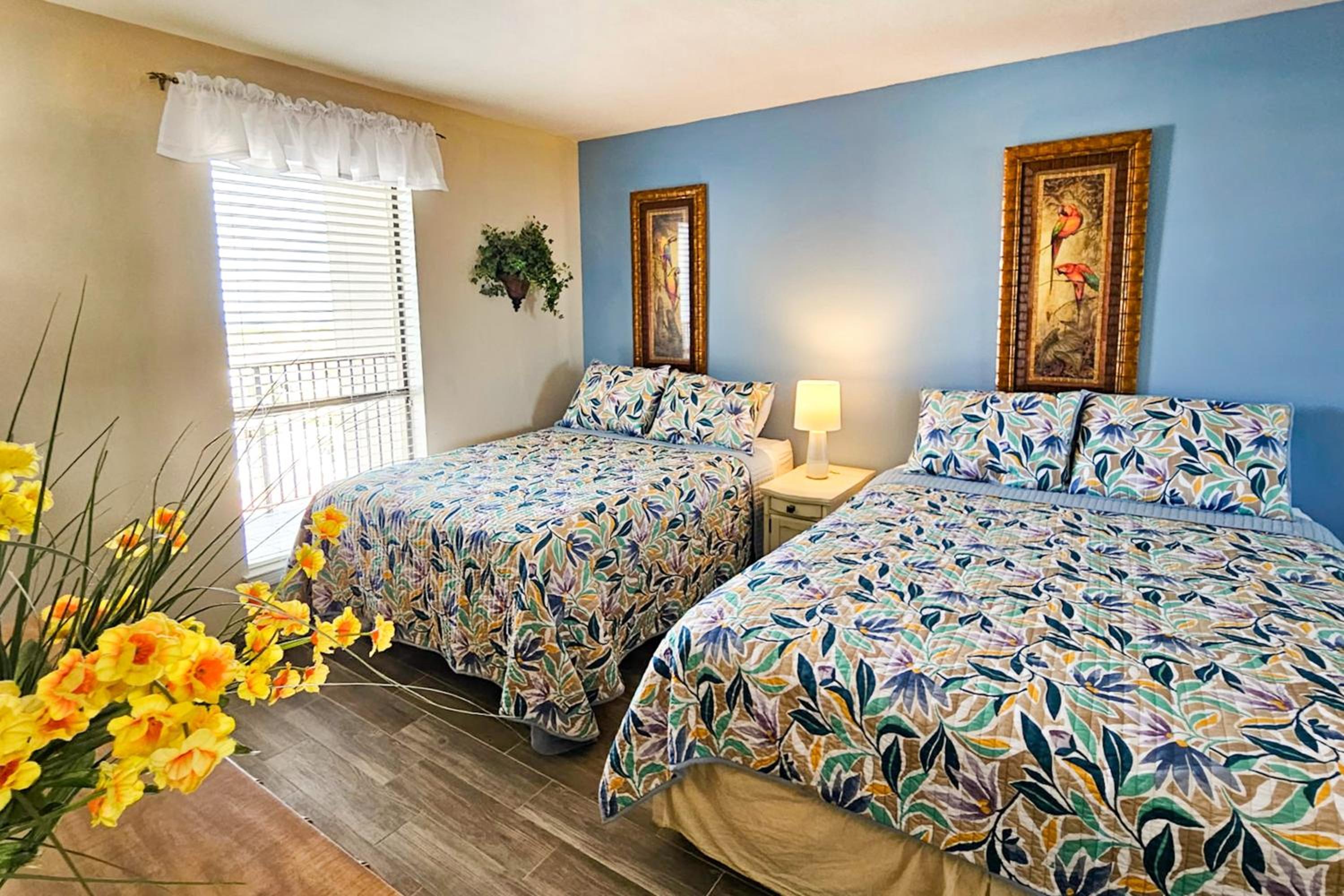 Walkable, All-Suite 3BR Suntide III - Unit 1003