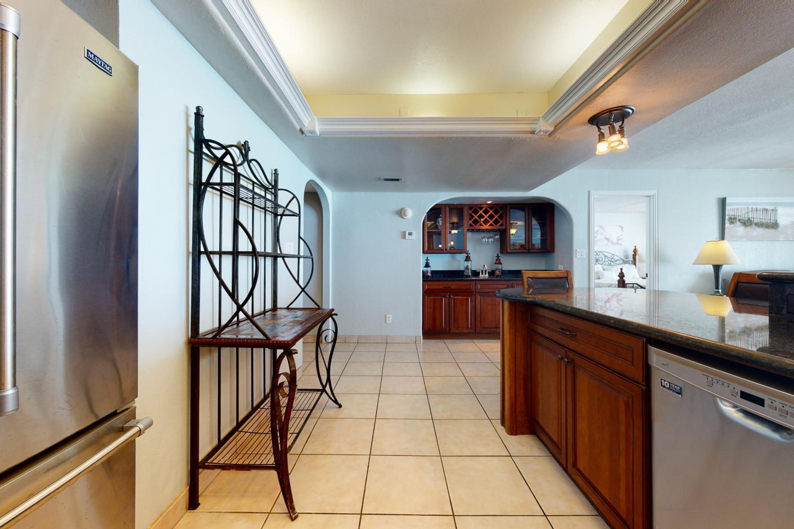 Walkable, All-Suite 3BR Suntide III - Unit 1003