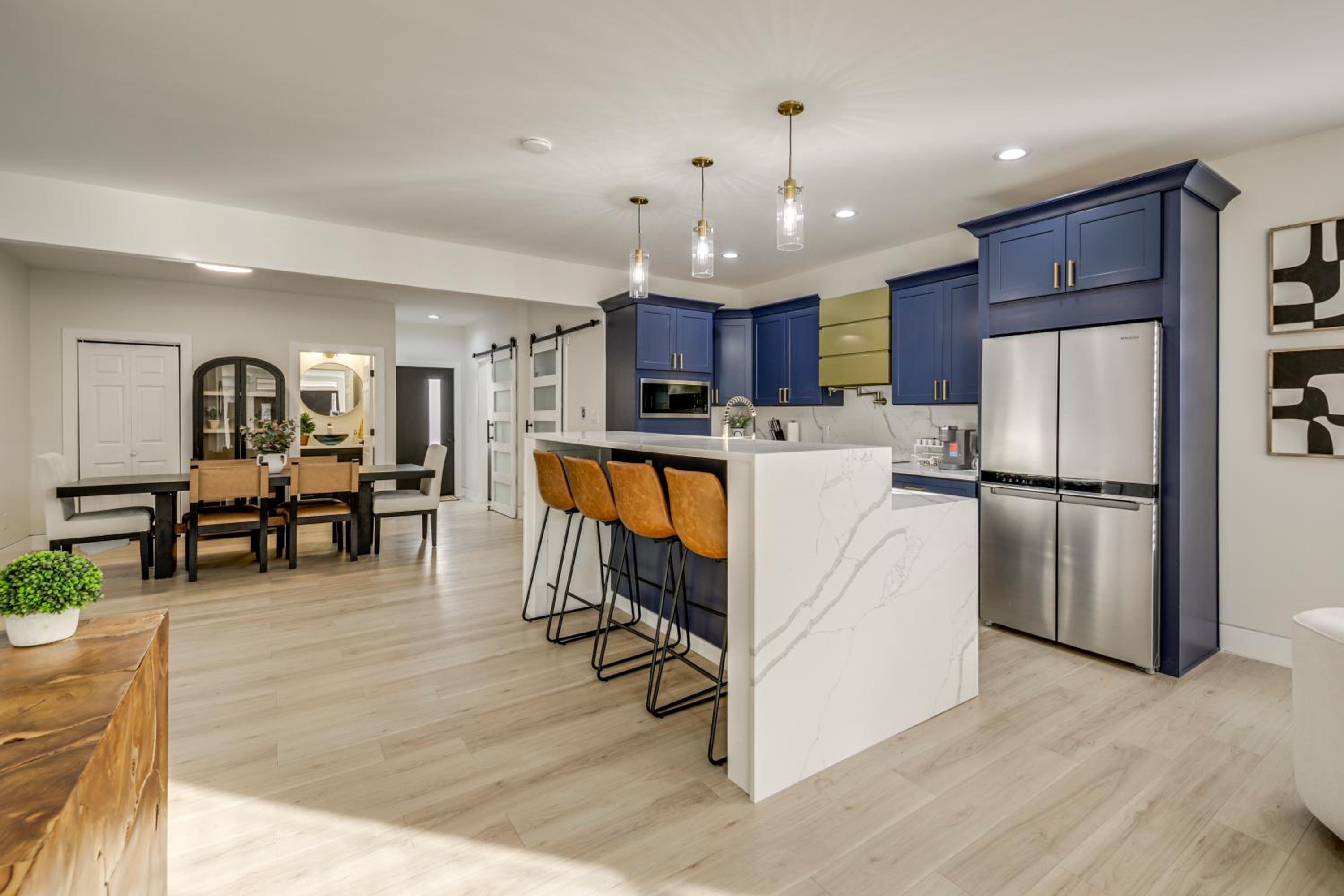 Home Theater and Rooftop Deck! Fountain Sq Stunner