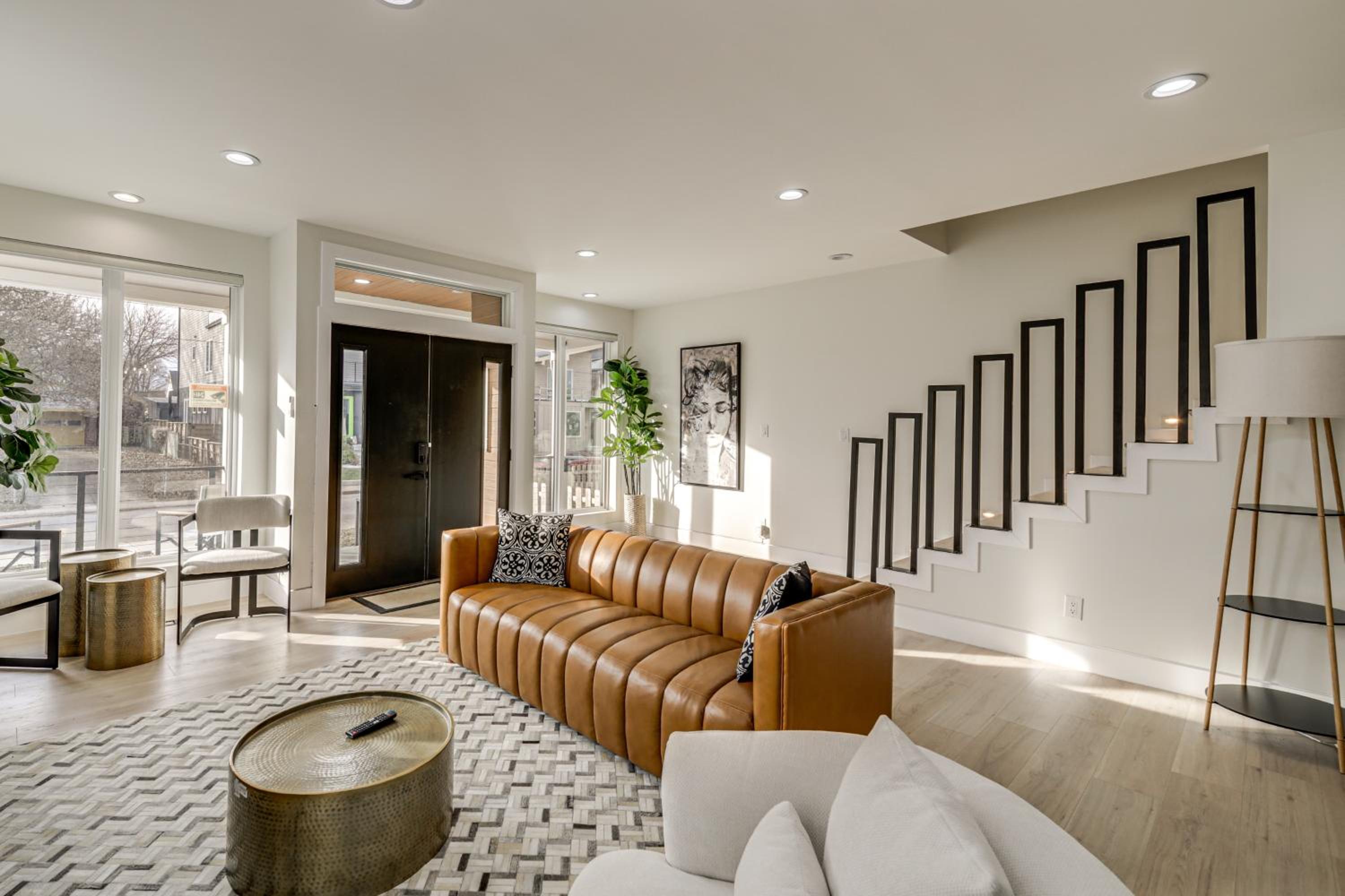 Home Theater and Rooftop Deck! Fountain Sq Stunner
