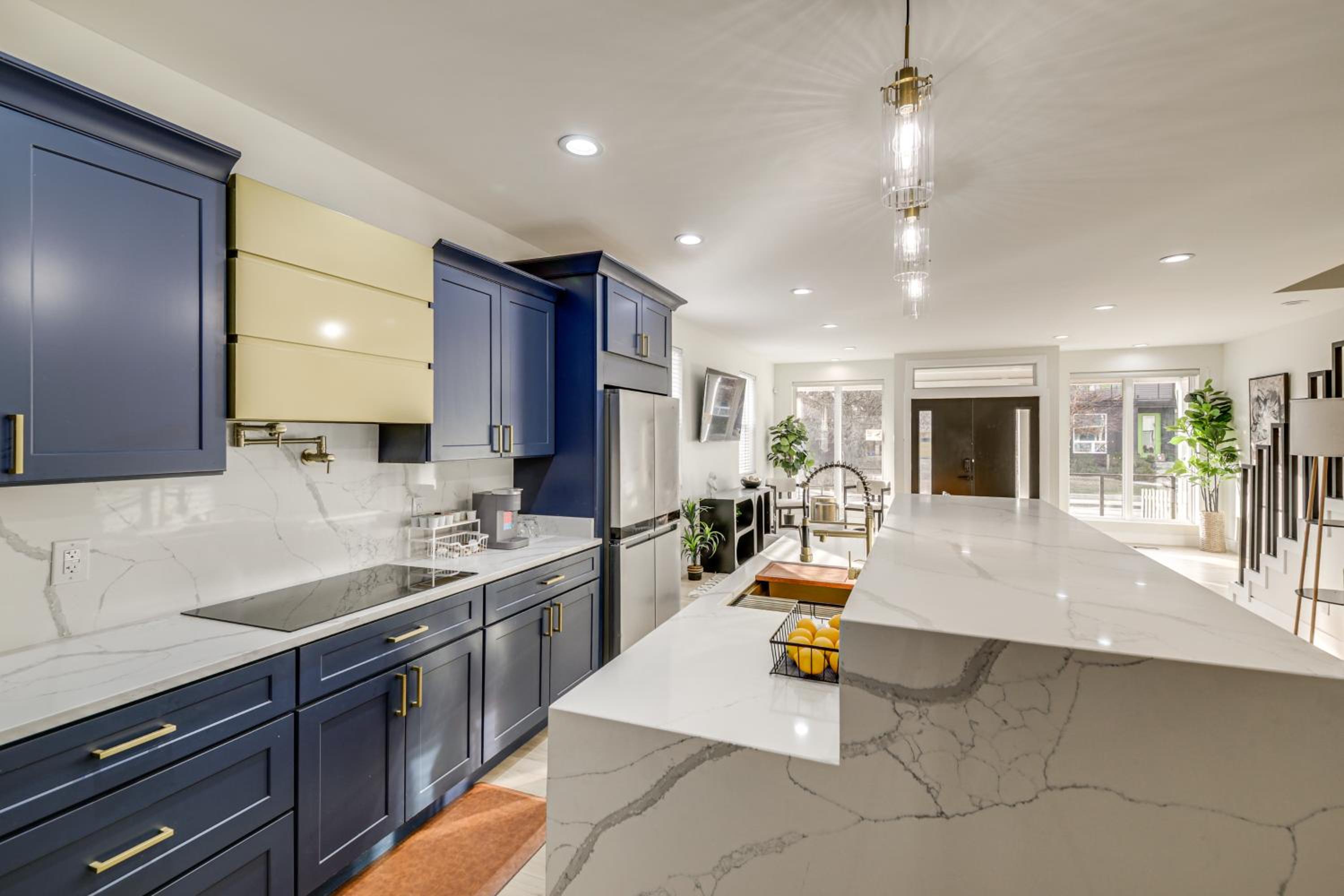 Home Theater and Rooftop Deck! Fountain Sq Stunner
