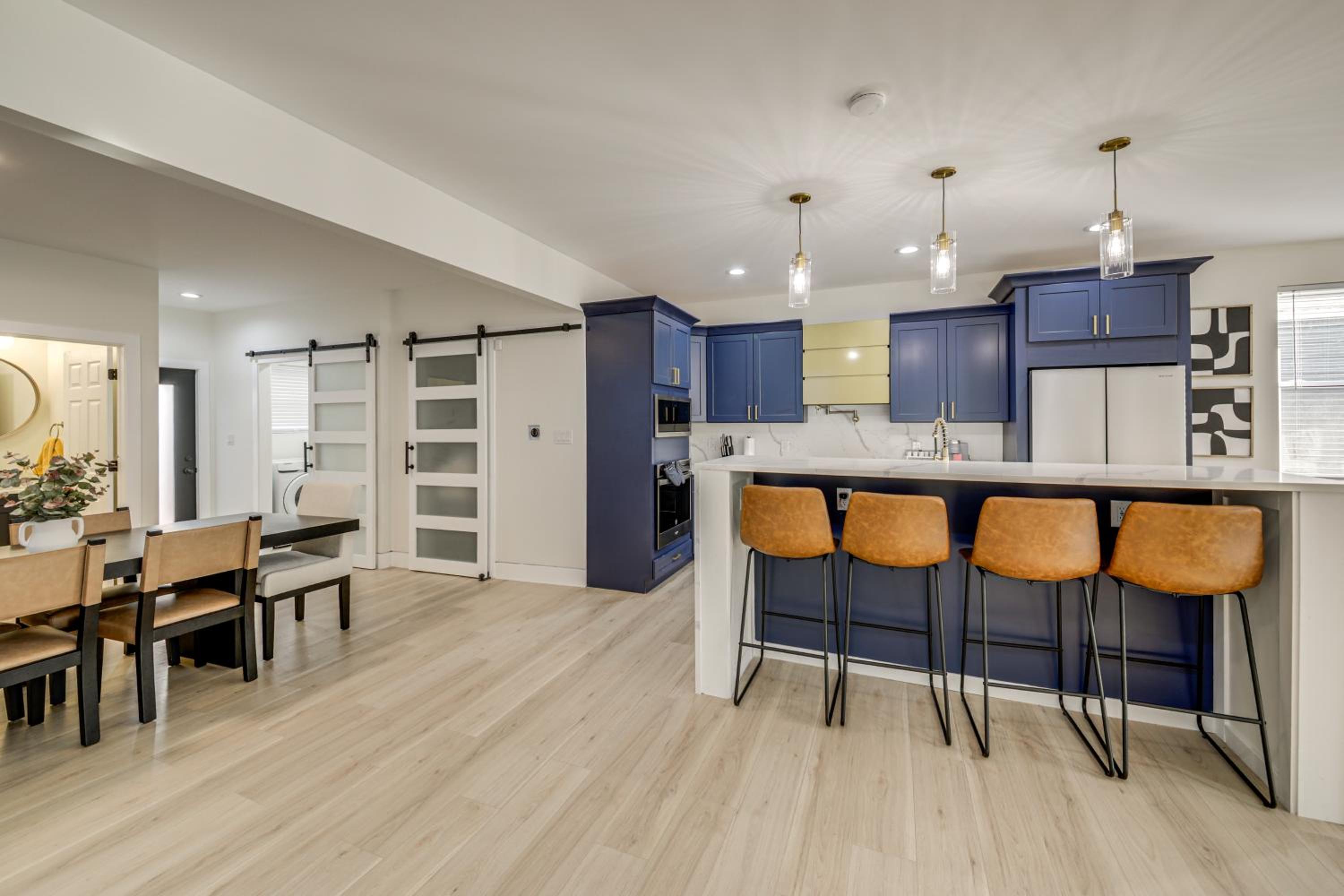 Home Theater and Rooftop Deck! Fountain Sq Stunner