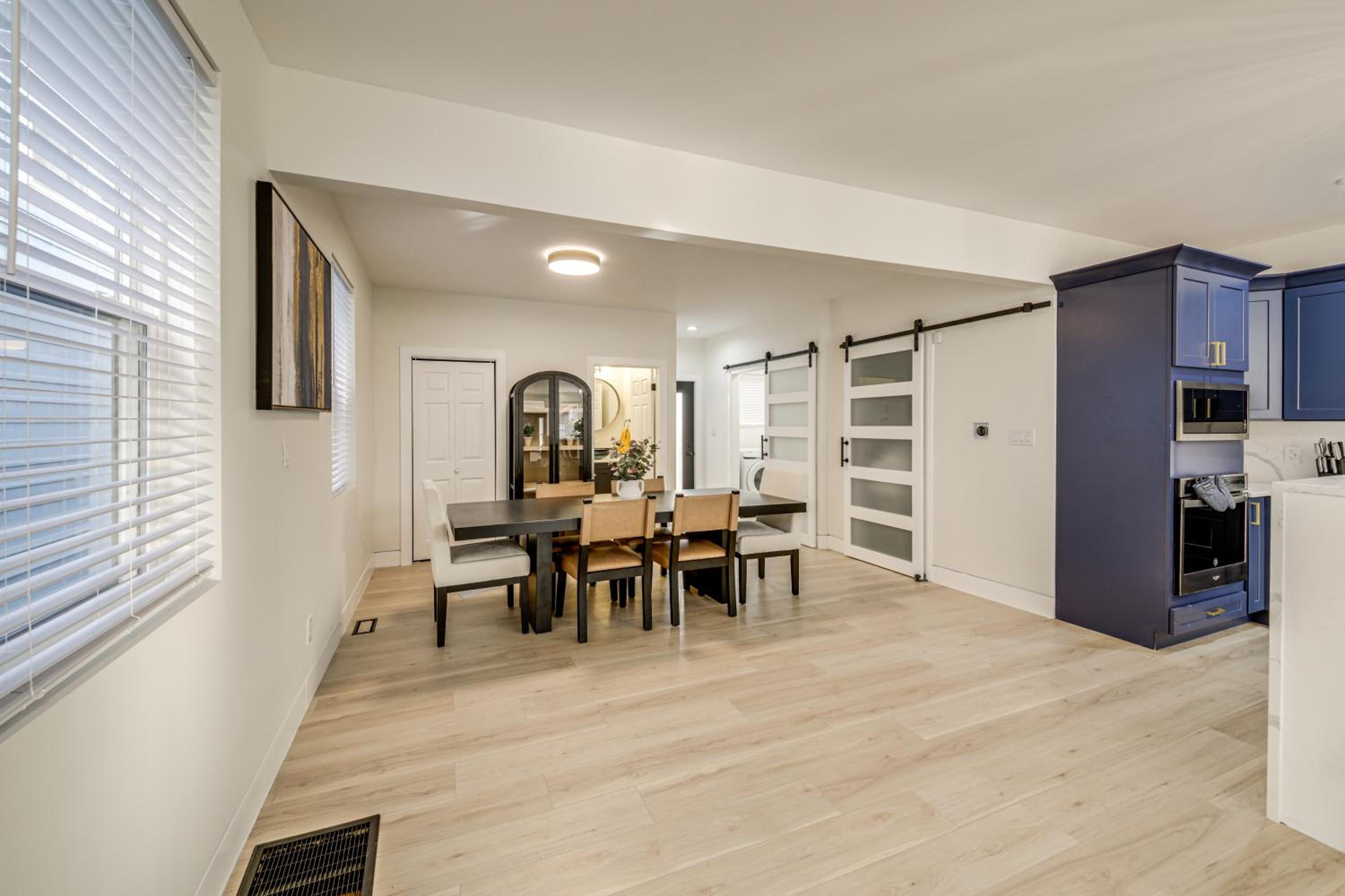 Home Theater and Rooftop Deck! Fountain Sq Stunner