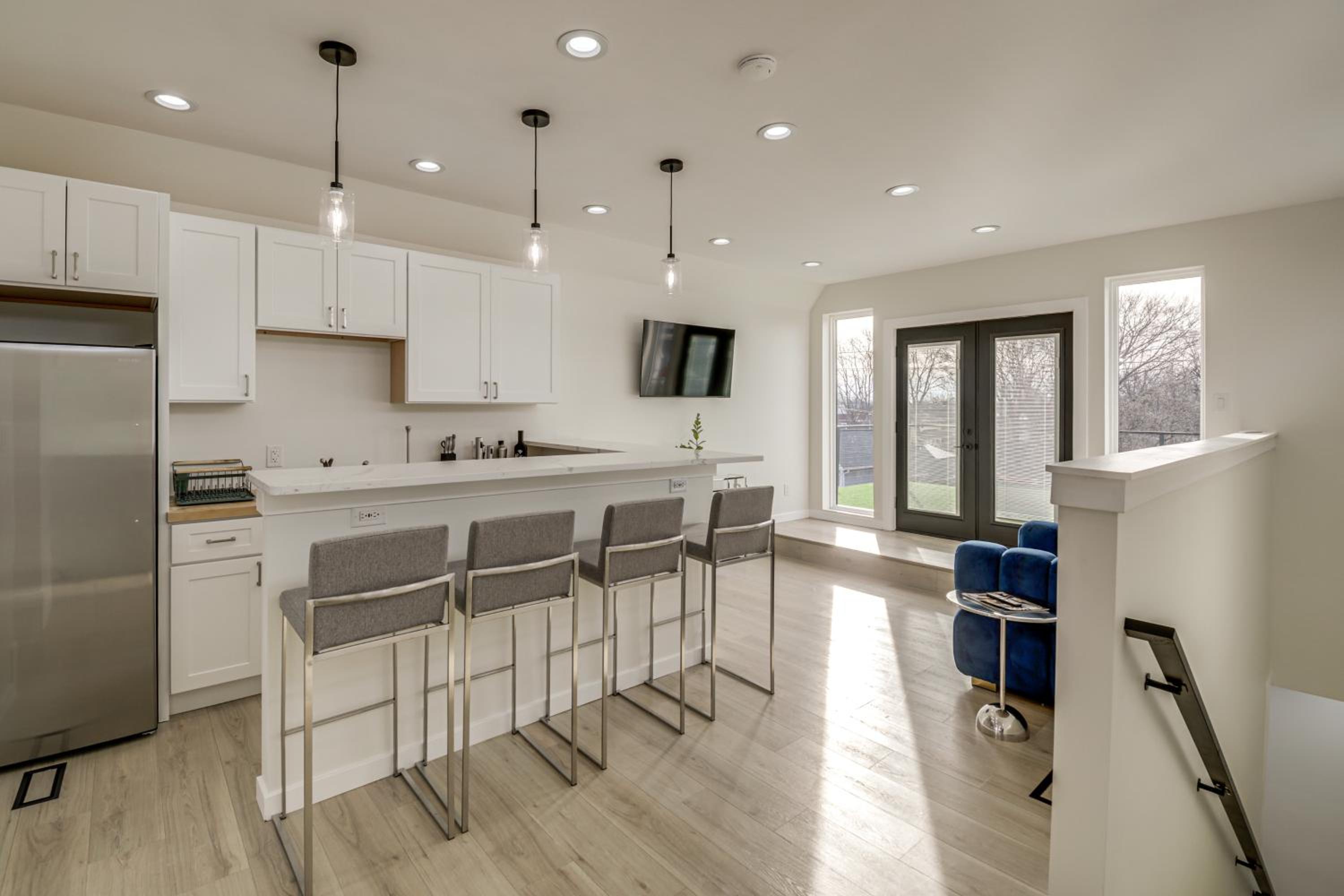Home Theater and Rooftop Deck! Fountain Sq Stunner