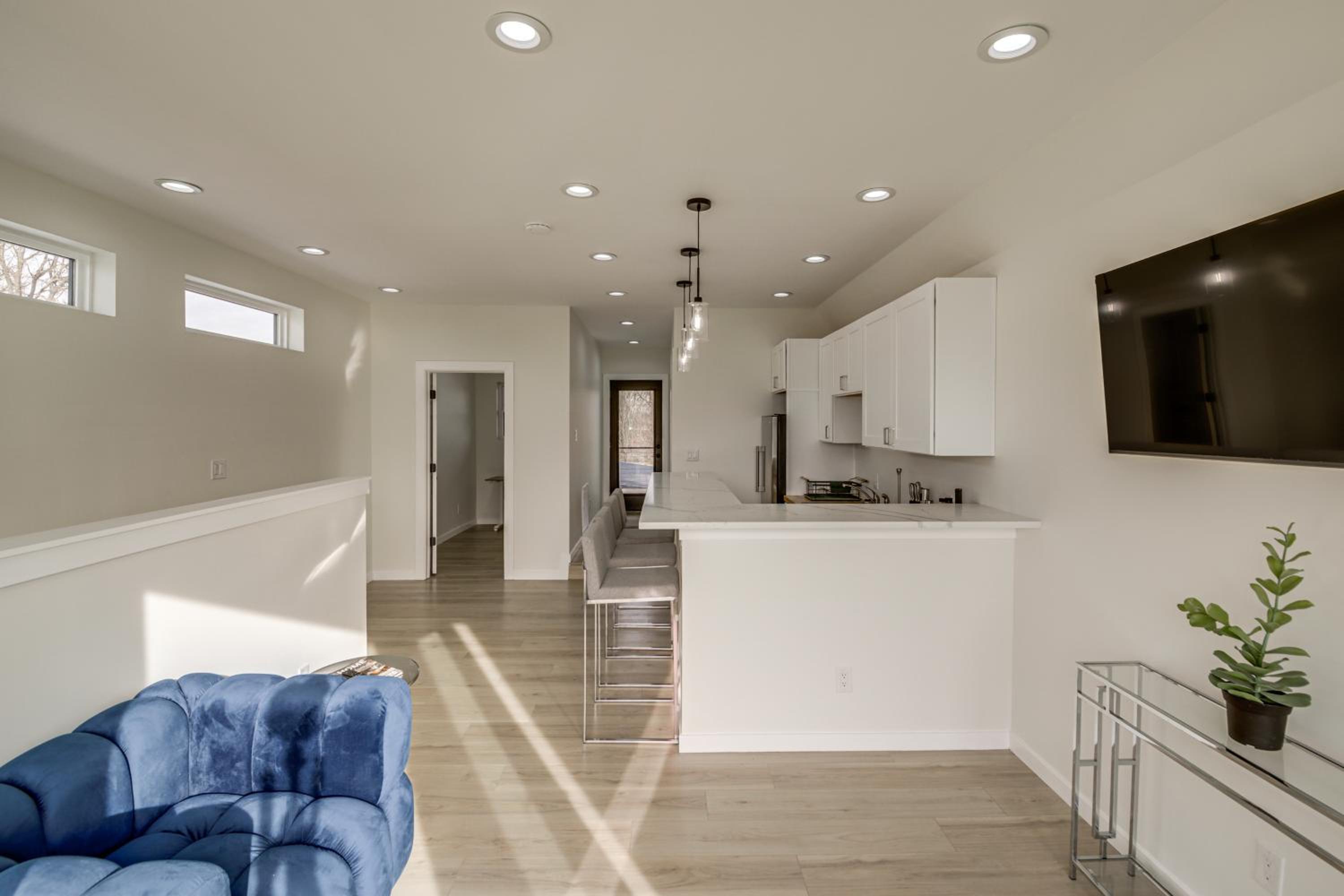 Home Theater and Rooftop Deck! Fountain Sq Stunner