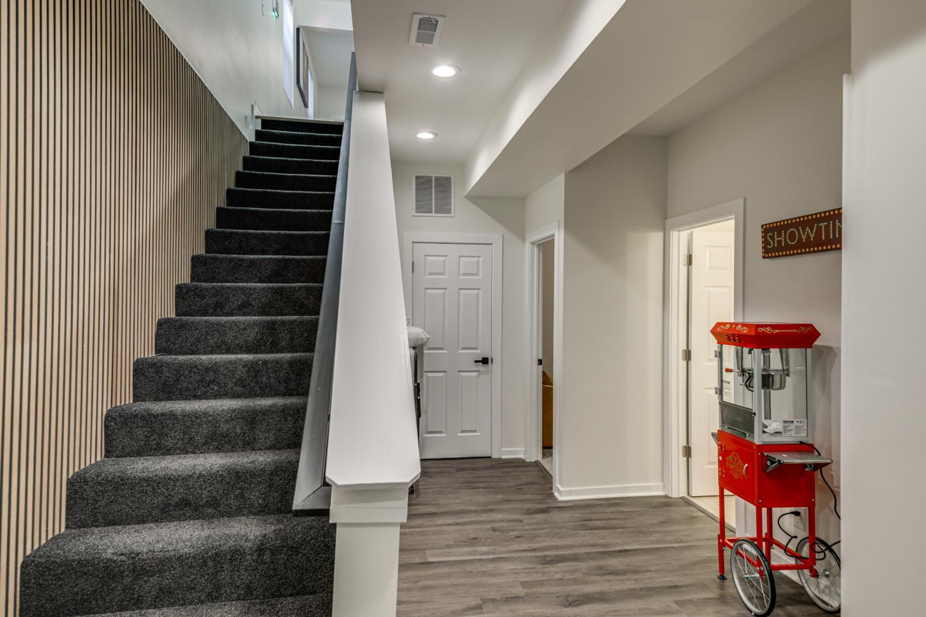 Home Theater and Rooftop Deck! Fountain Sq Stunner