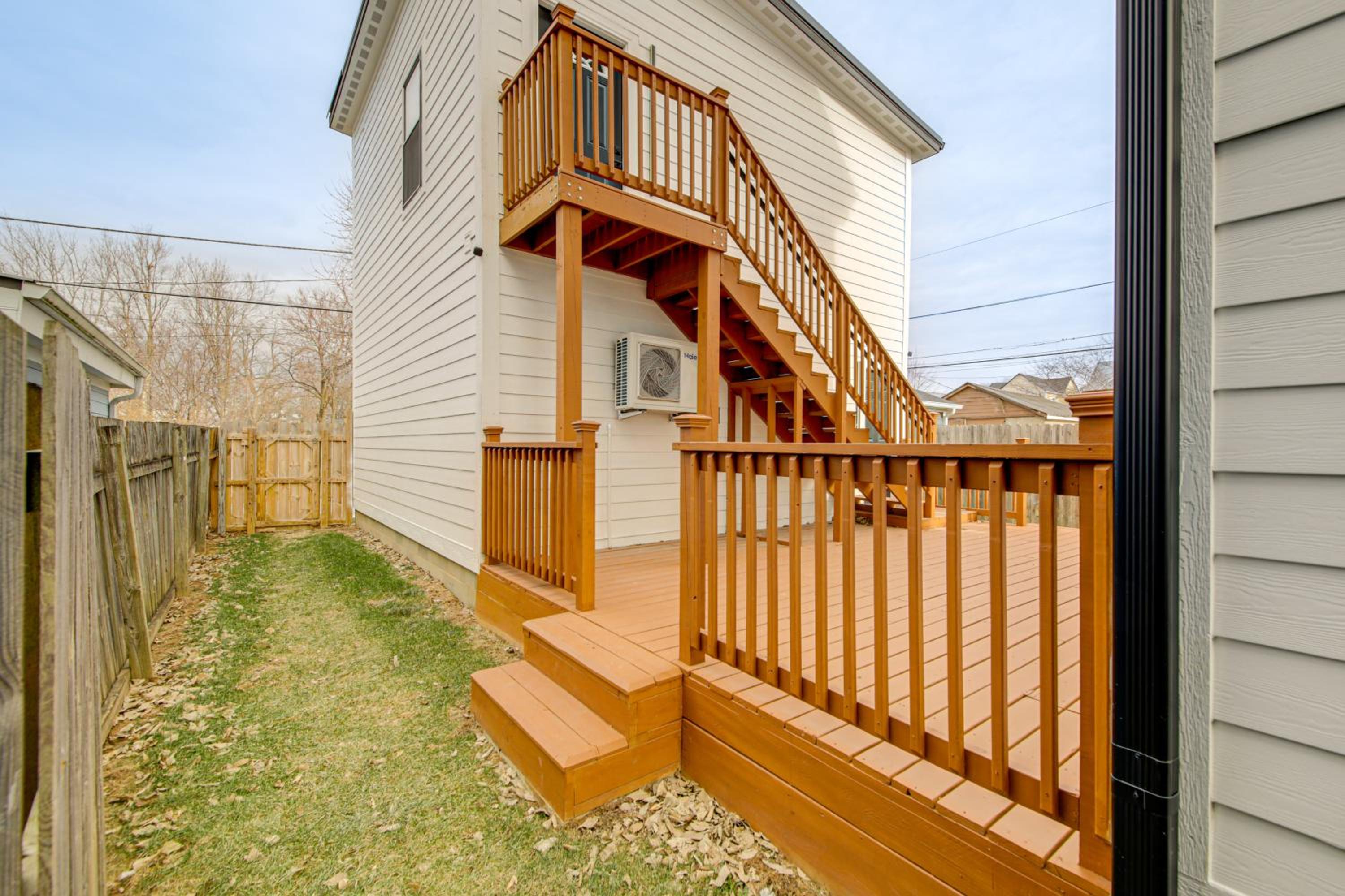 Home Theater and Rooftop Deck! Fountain Sq Stunner