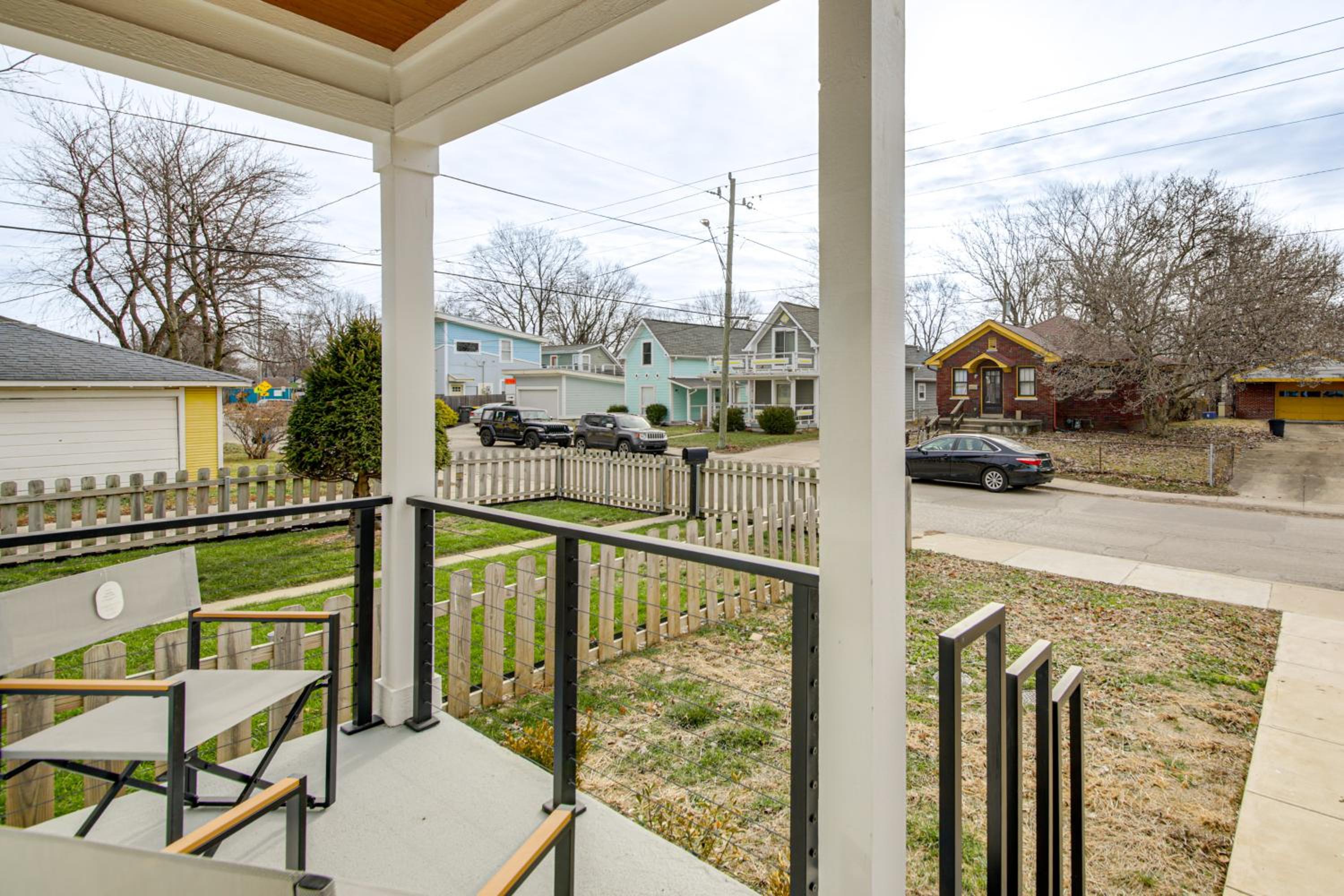 Home Theater and Rooftop Deck! Fountain Sq Stunner
