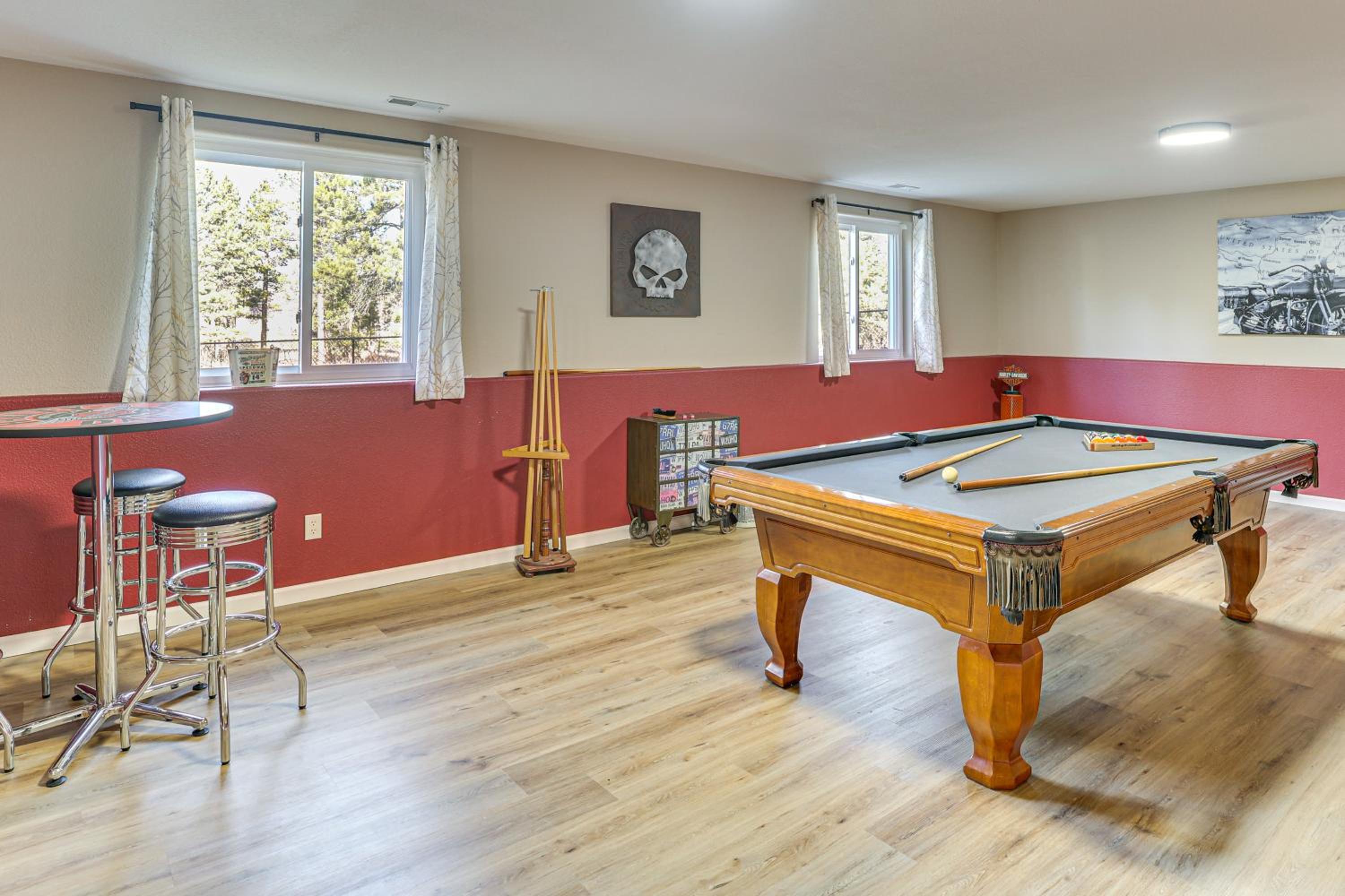 2 Mi to Main St, Sturgis! Spacious Group Getaway