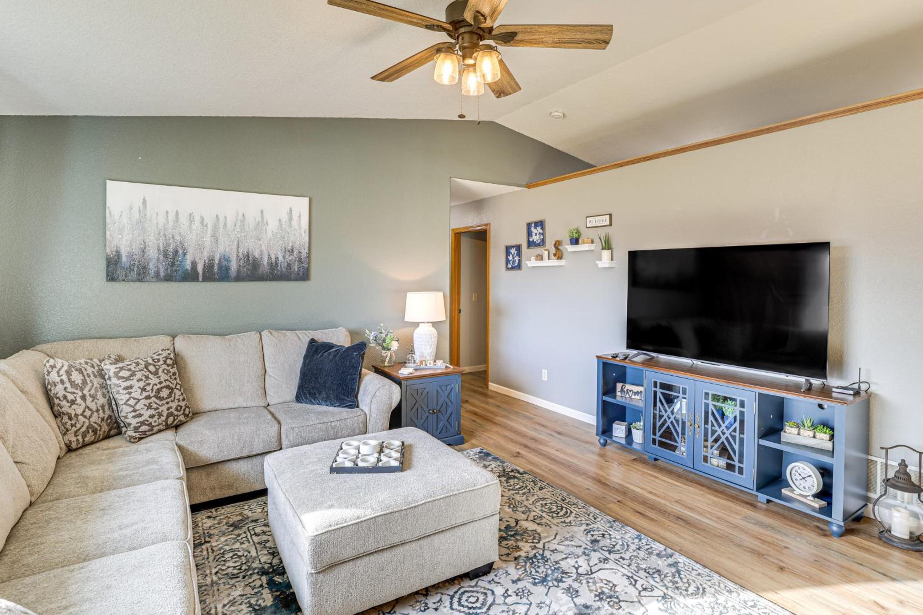 2 Mi to Main St, Sturgis! Spacious Group Getaway