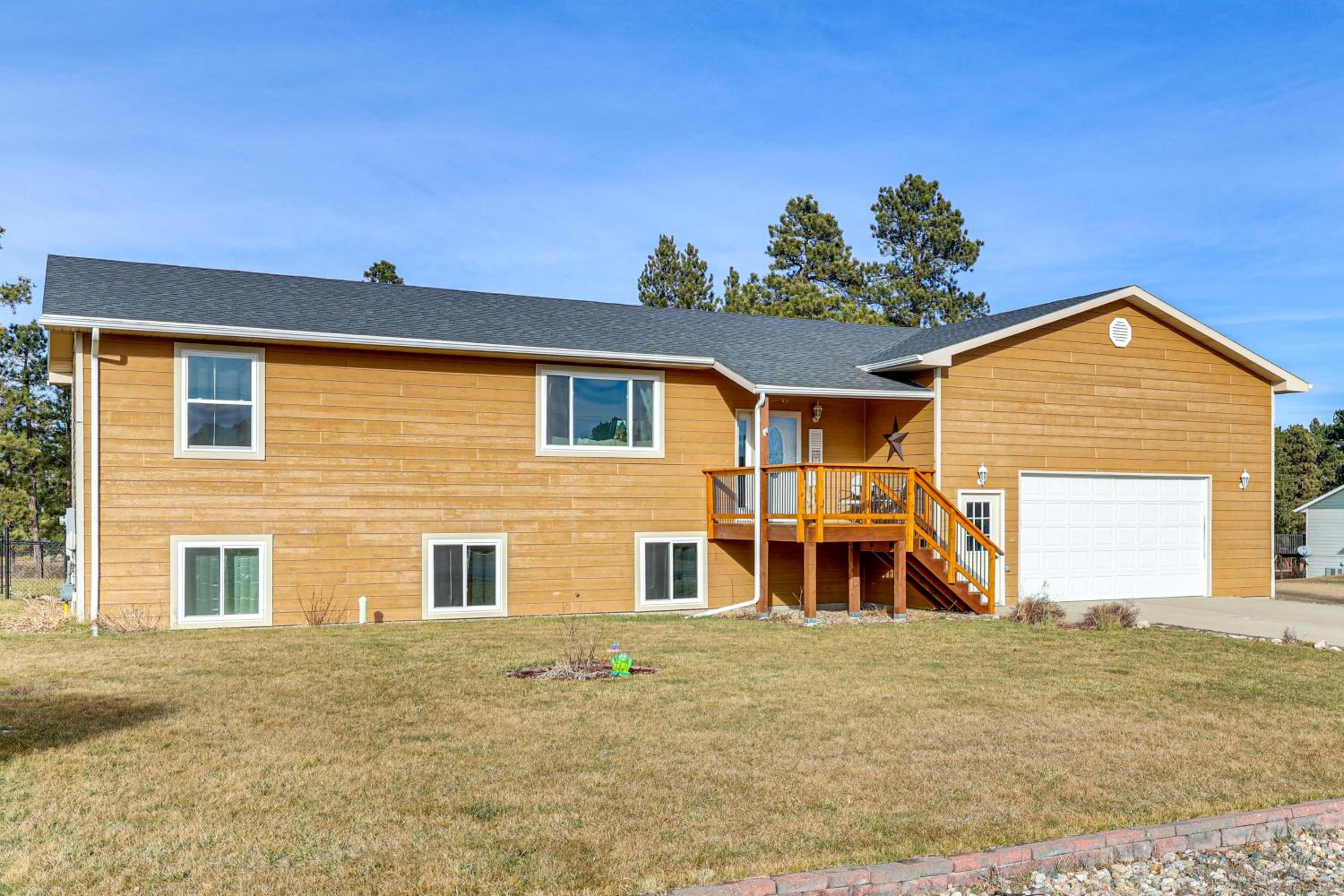 2 Mi to Main St, Sturgis! Spacious Group Getaway