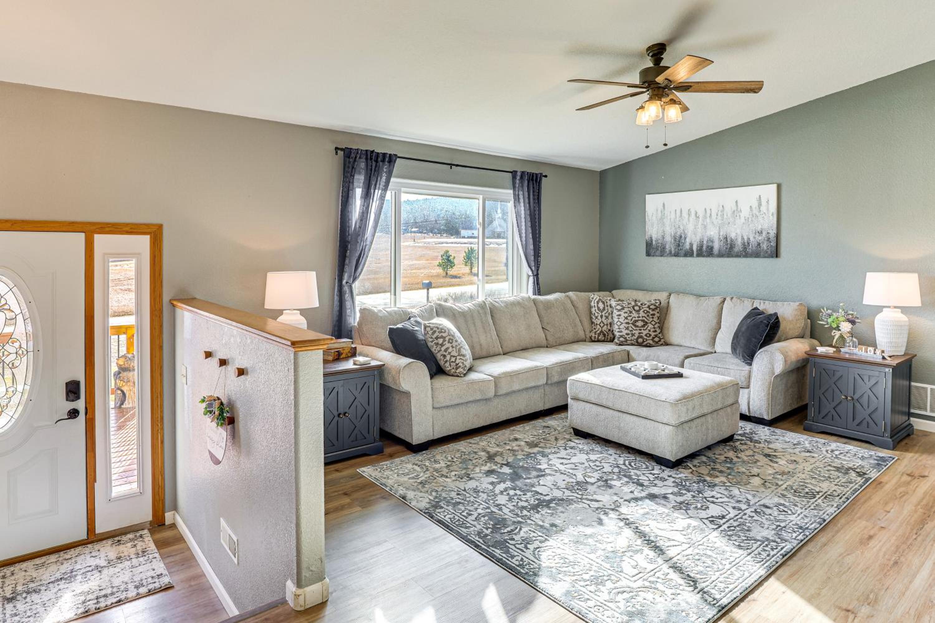 2 Mi to Main St, Sturgis! Spacious Group Getaway