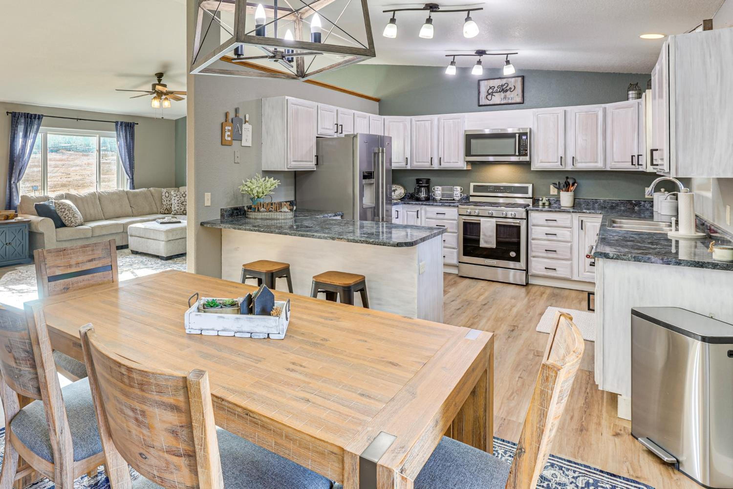 2 Mi to Main St, Sturgis! Spacious Group Getaway