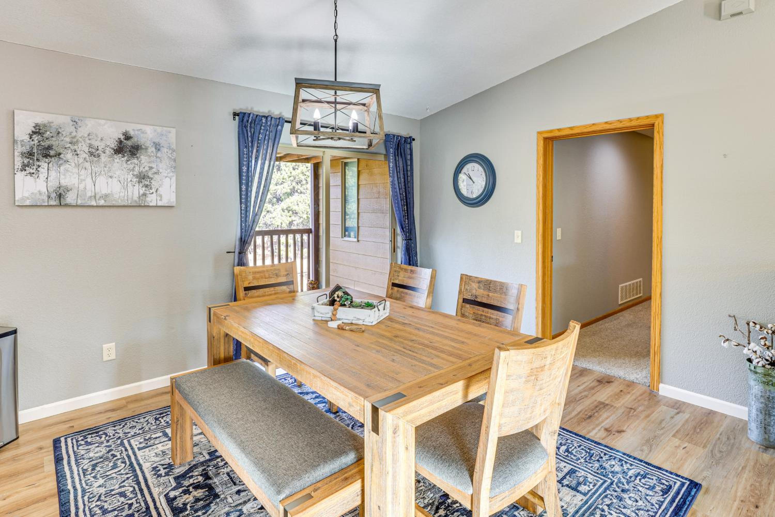 2 Mi to Main St, Sturgis! Spacious Group Getaway