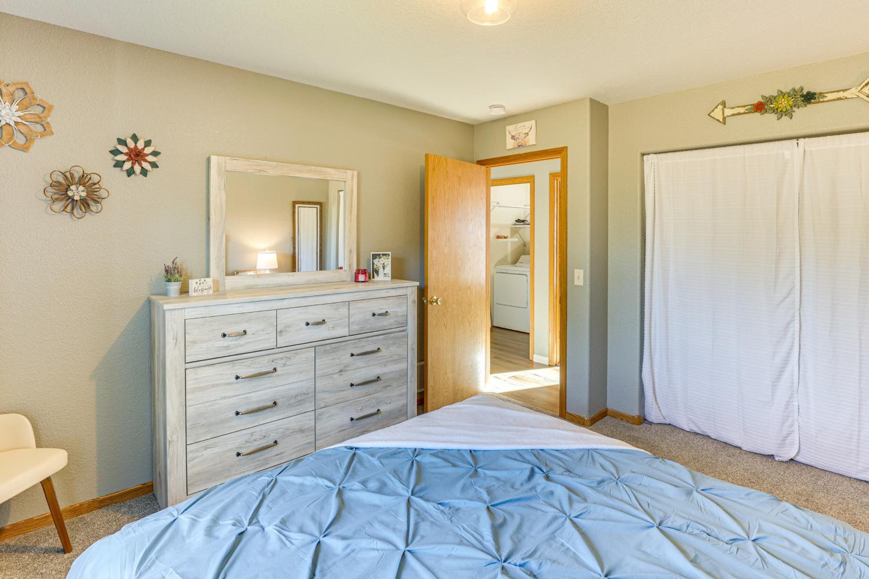 2 Mi to Main St, Sturgis! Spacious Group Getaway