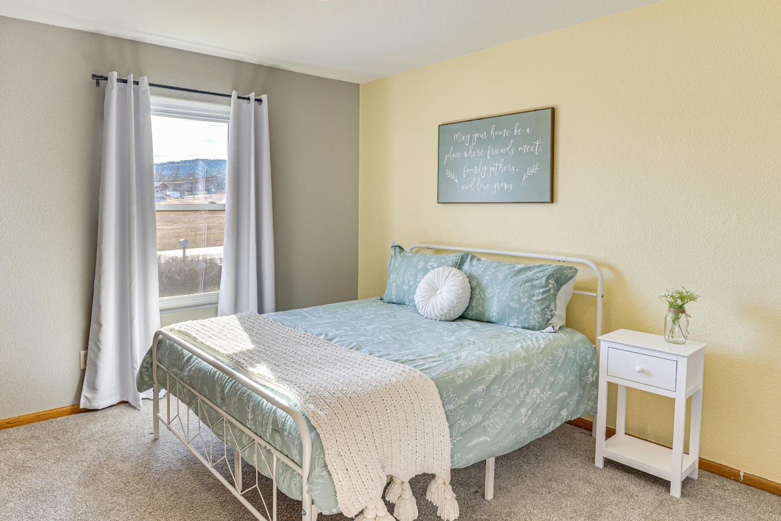 2 Mi to Main St, Sturgis! Spacious Group Getaway