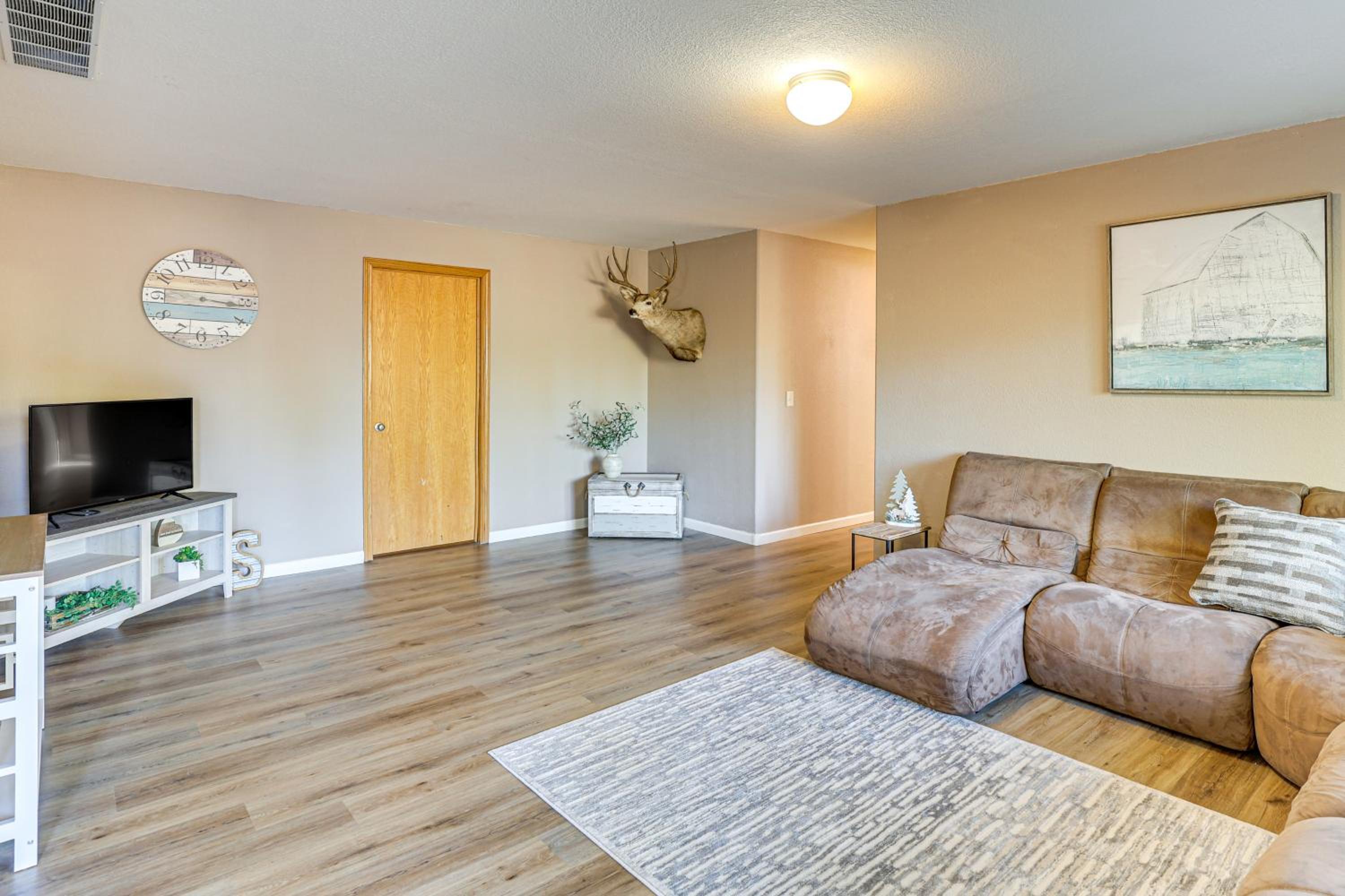 2 Mi to Main St, Sturgis! Spacious Group Getaway