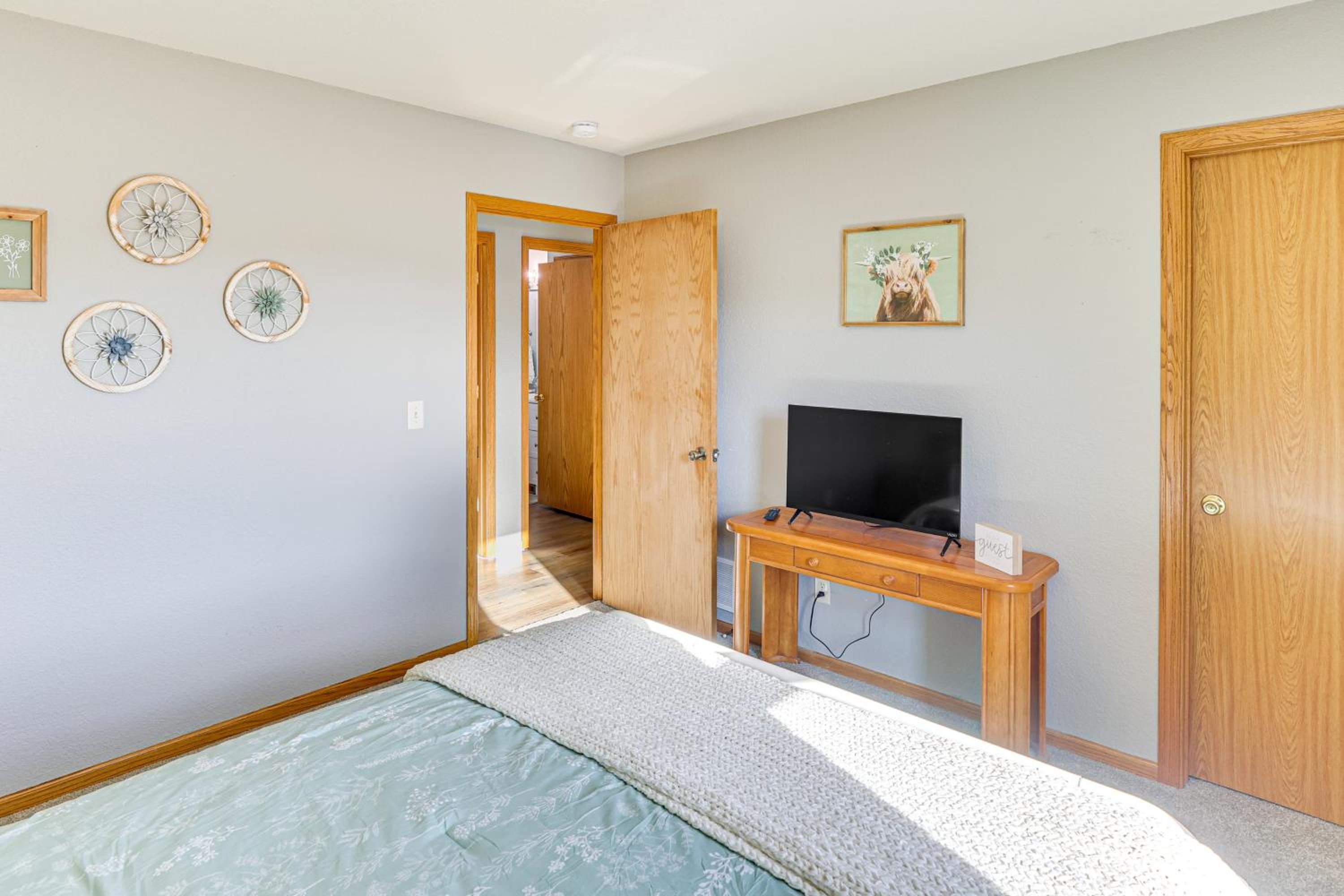 2 Mi to Main St, Sturgis! Spacious Group Getaway