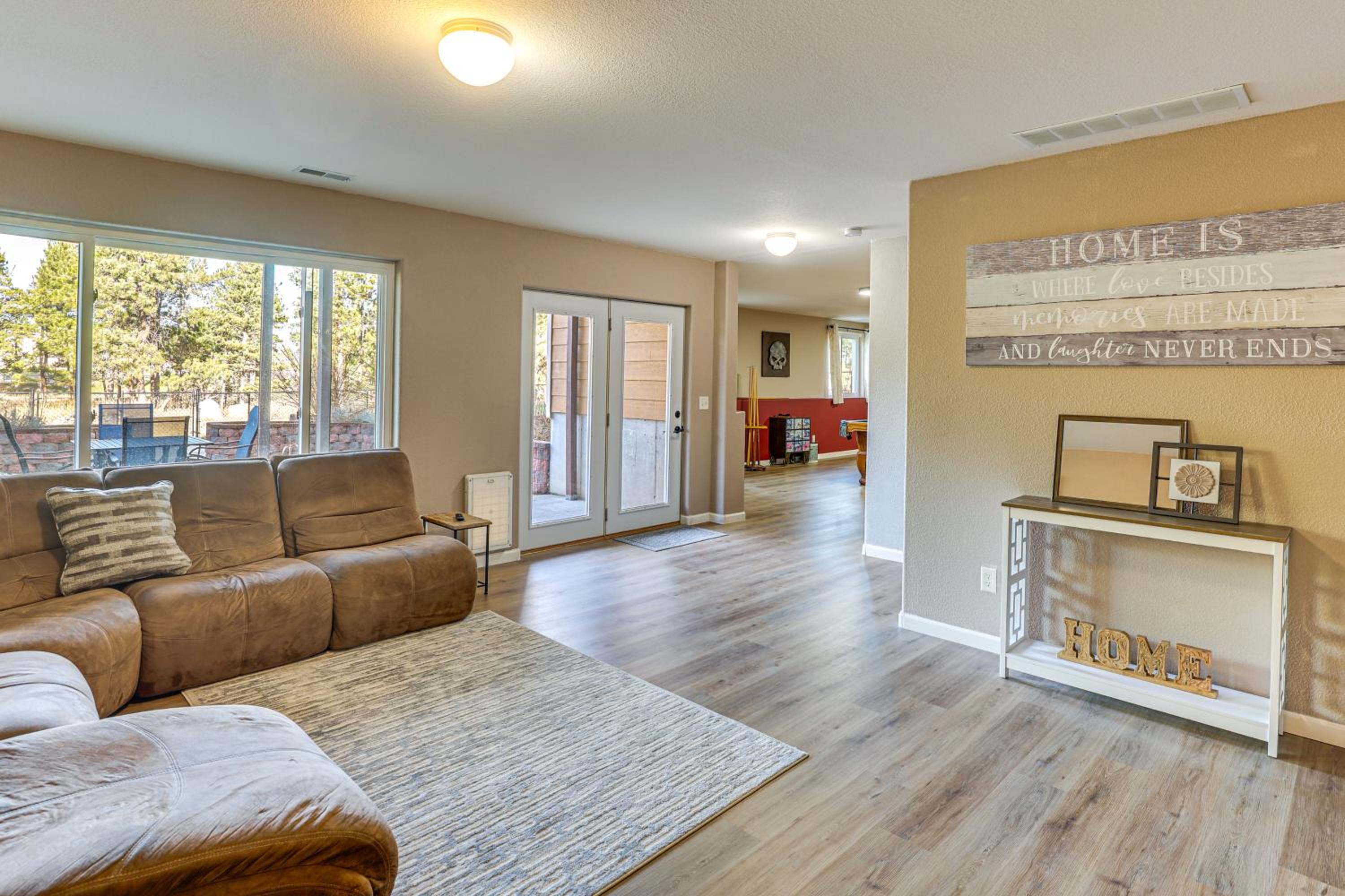 2 Mi to Main St, Sturgis! Spacious Group Getaway