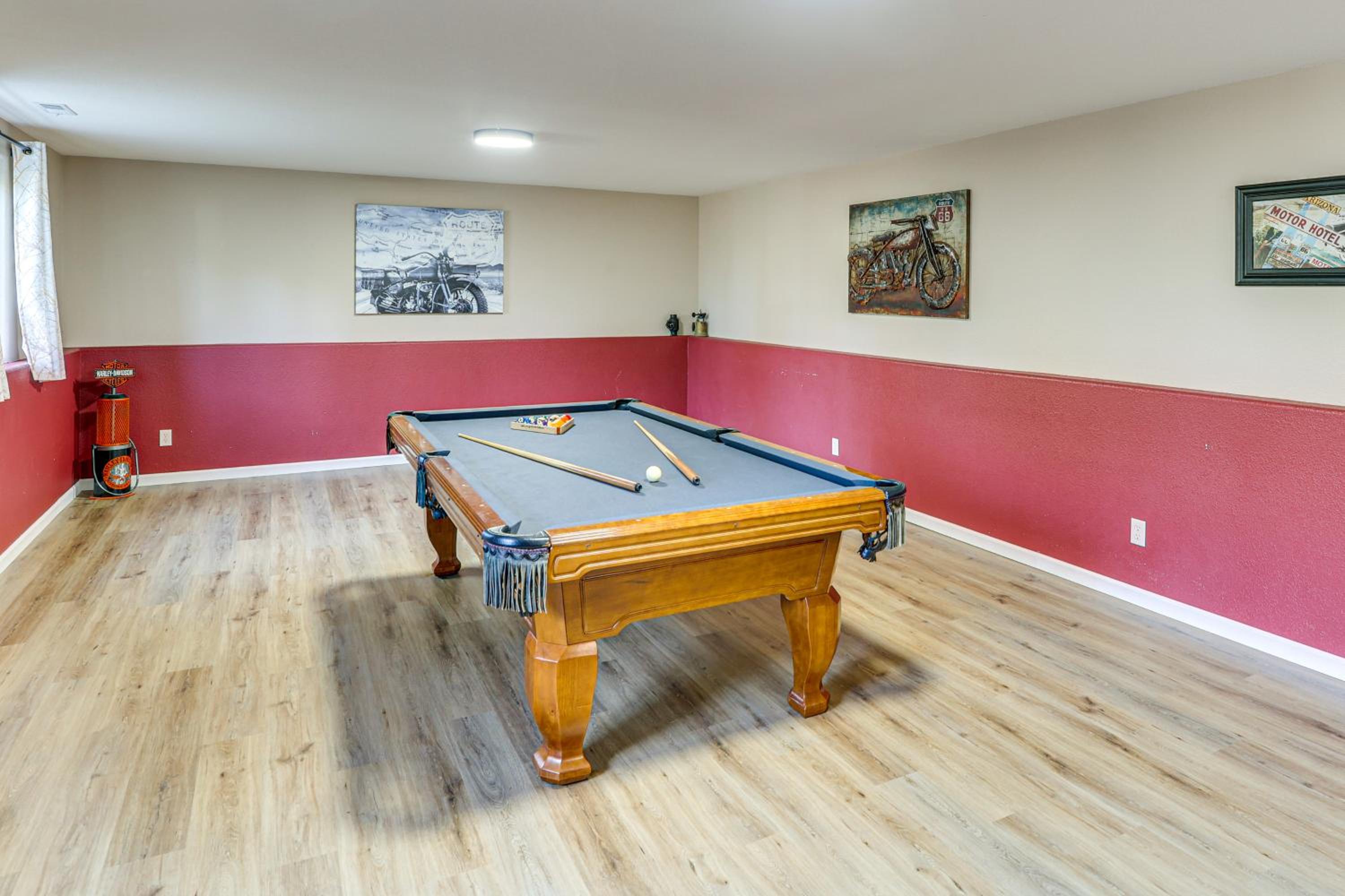2 Mi to Main St, Sturgis! Spacious Group Getaway