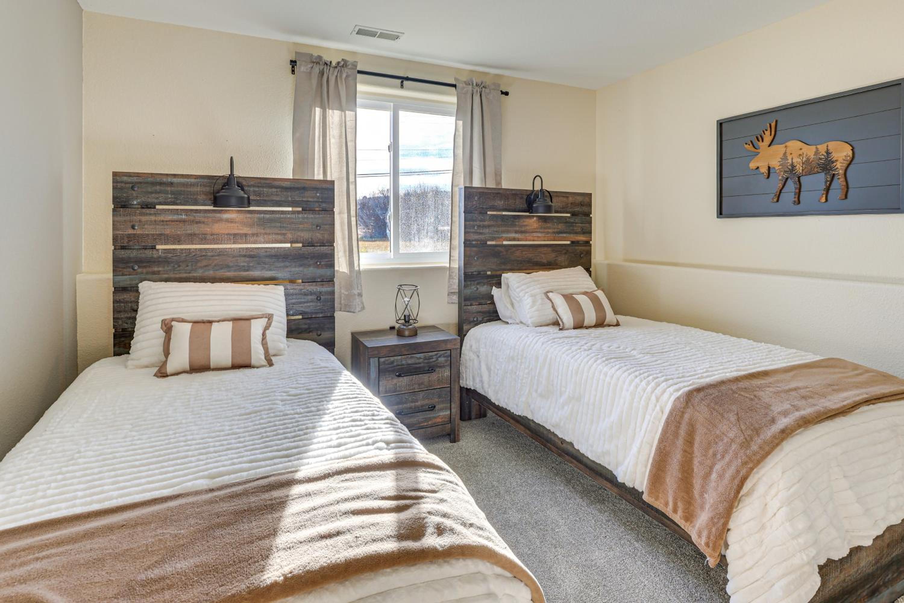 2 Mi to Main St, Sturgis! Spacious Group Getaway