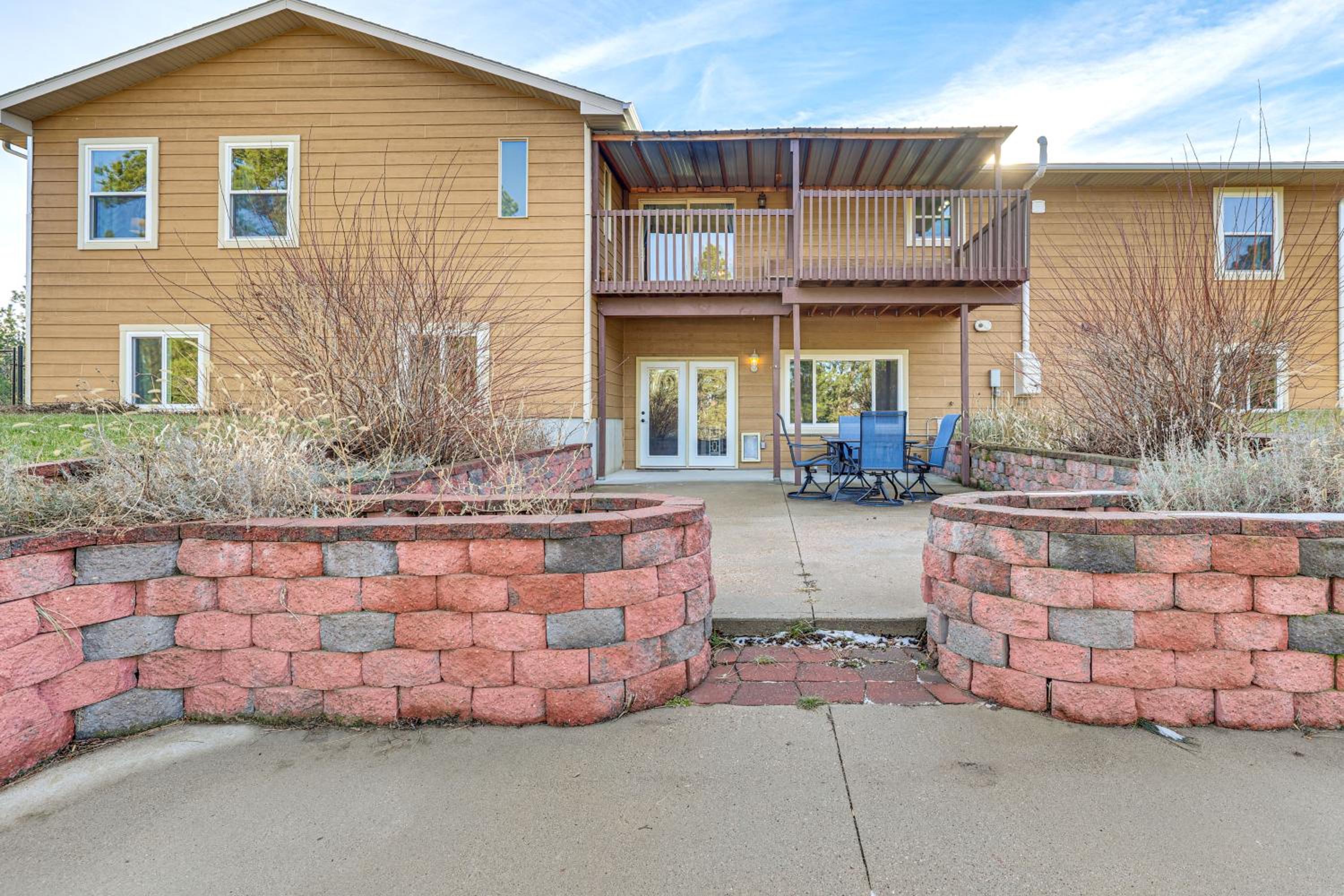 2 Mi to Main St, Sturgis! Spacious Group Getaway
