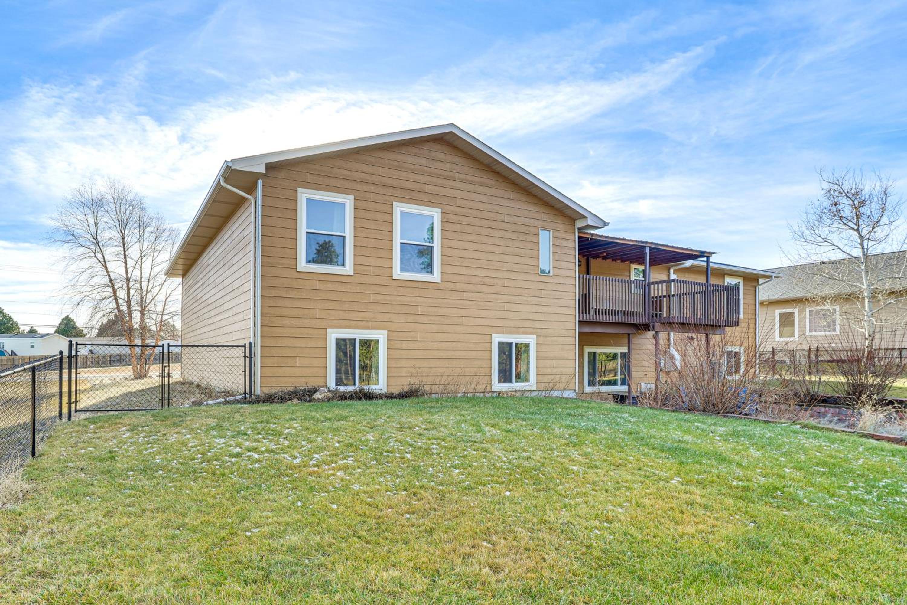 2 Mi to Main St, Sturgis! Spacious Group Getaway