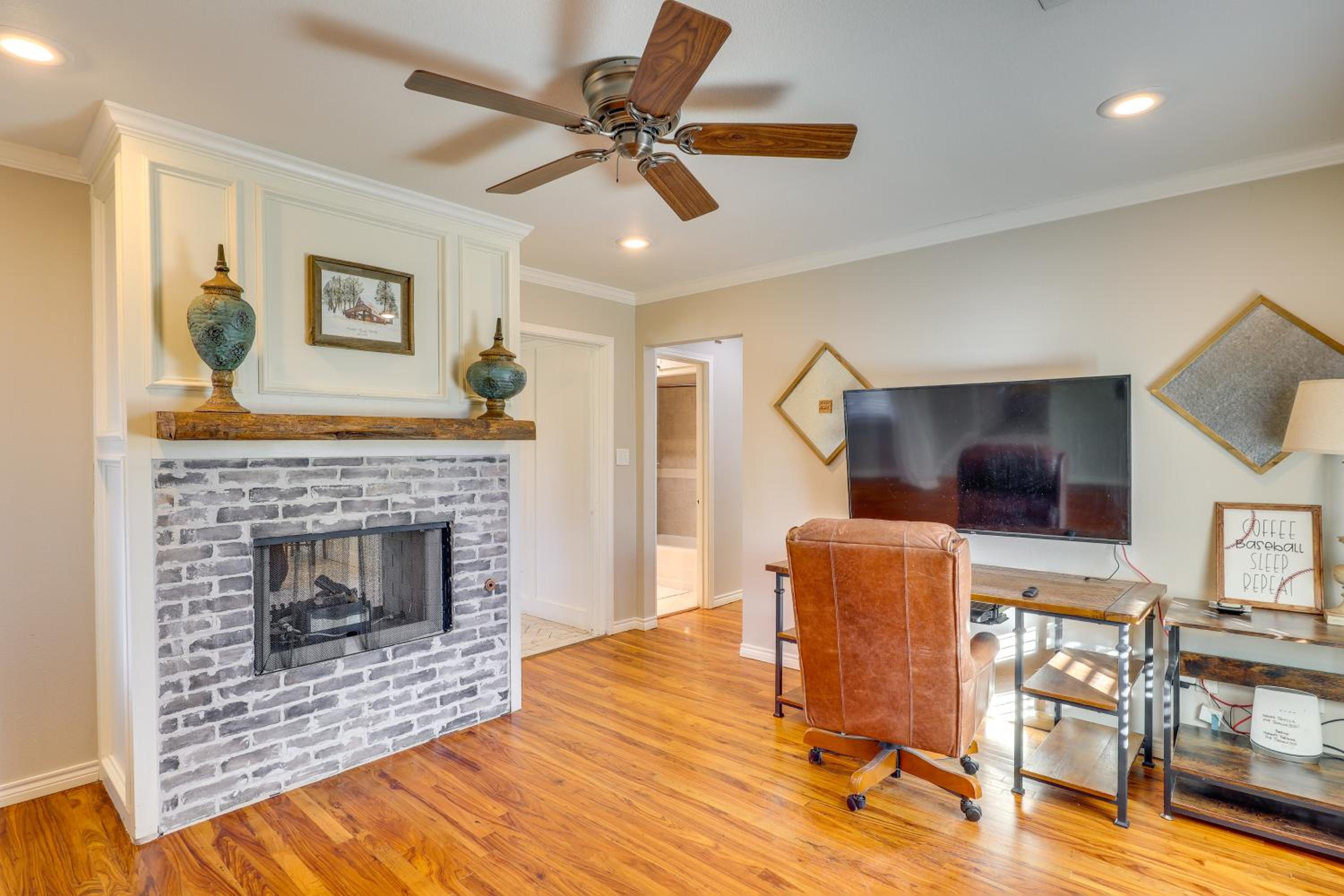 Heated Pool and Sauna Retreat 1 Mi to Texas Tech!