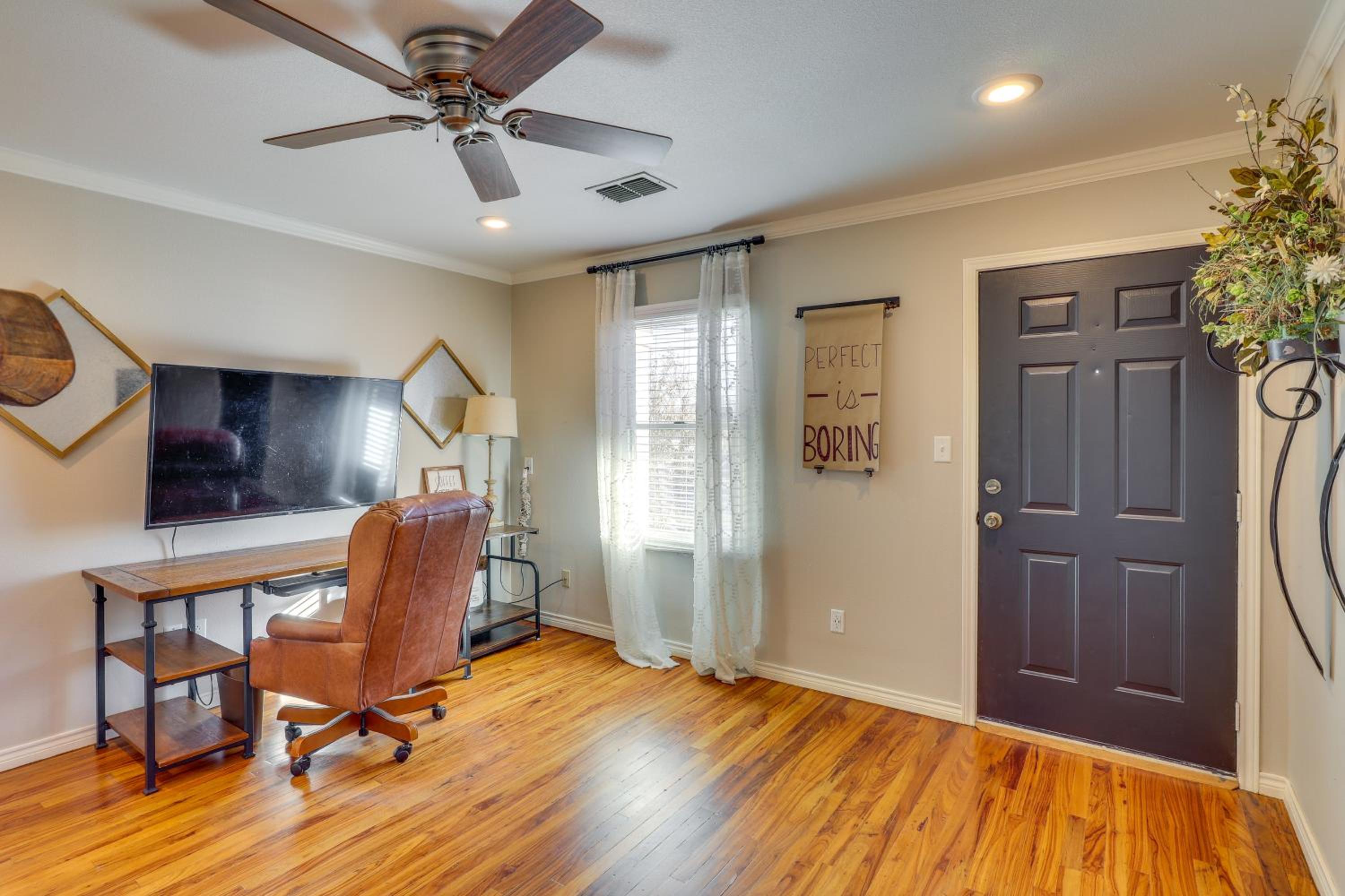 Heated Pool and Sauna Retreat 1 Mi to Texas Tech!