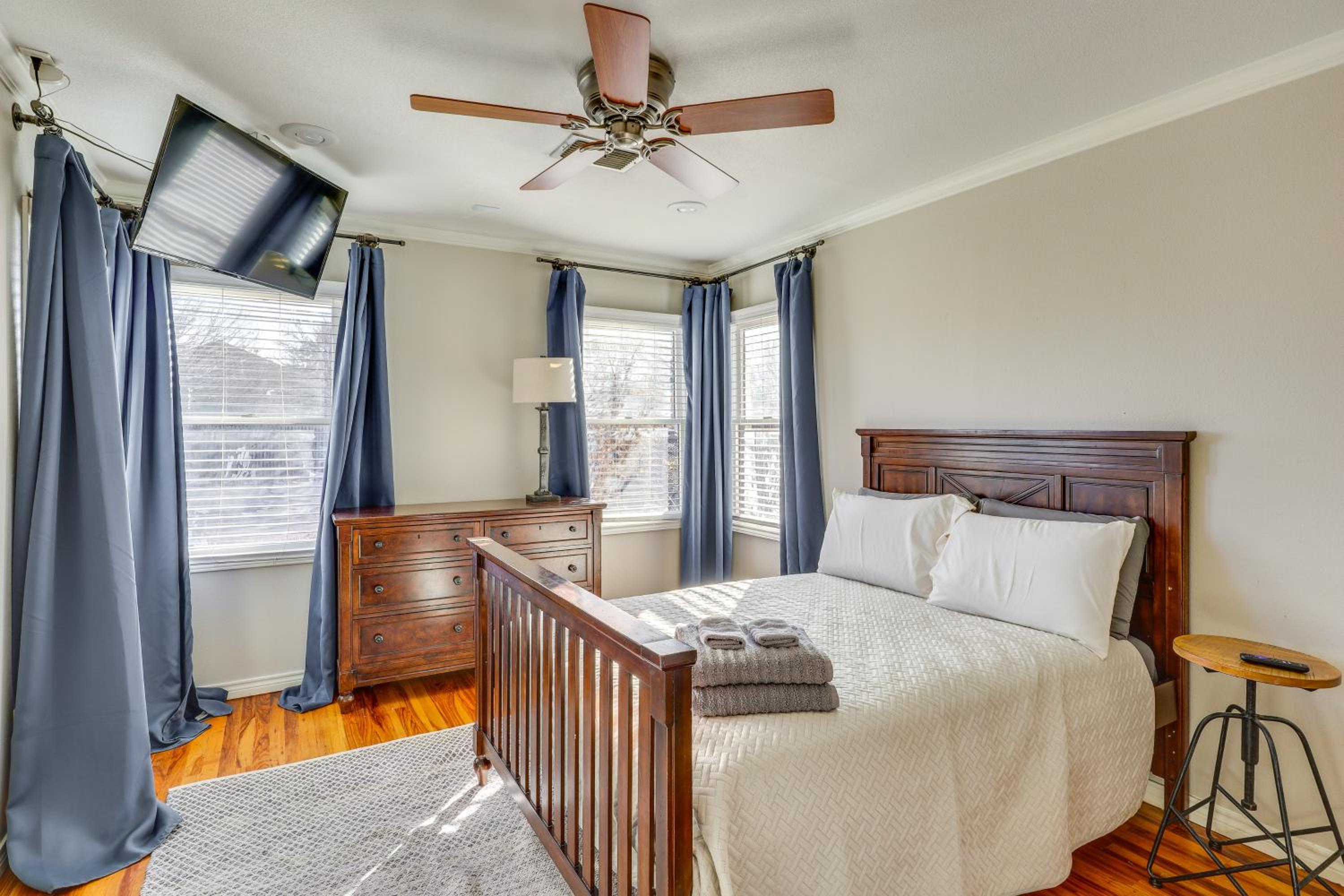 Heated Pool and Sauna Retreat 1 Mi to Texas Tech!