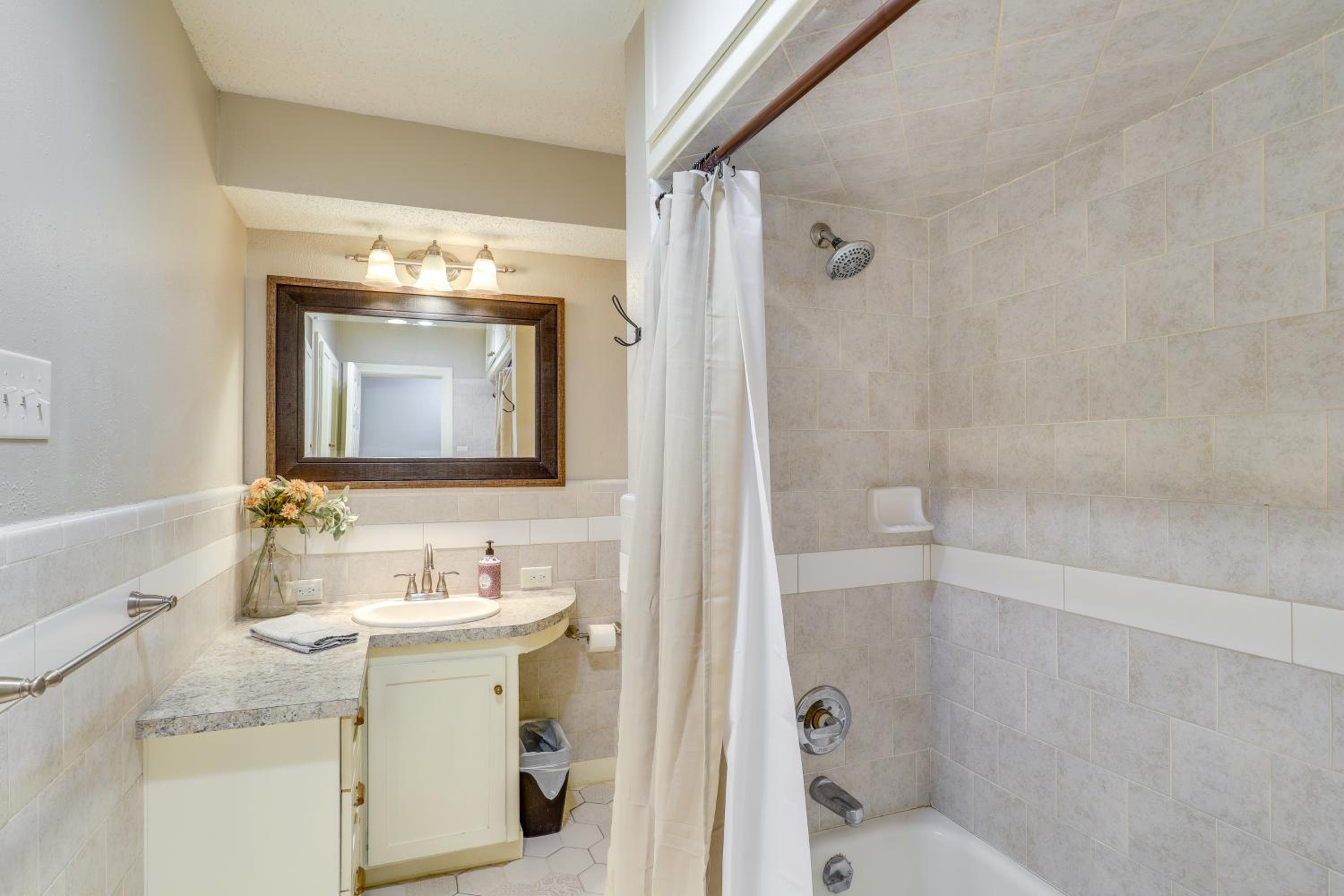 Heated Pool and Sauna Retreat 1 Mi to Texas Tech!