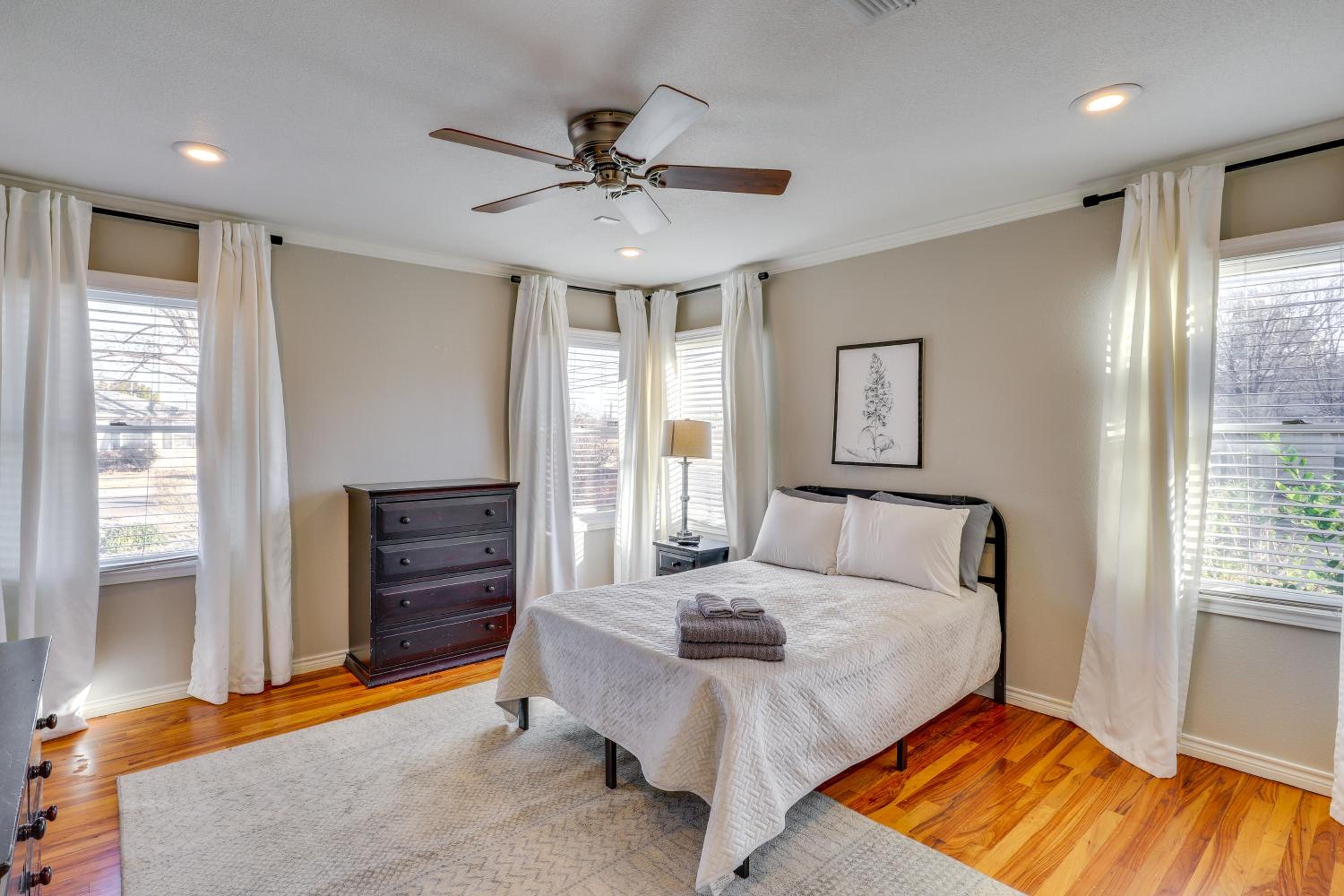 Heated Pool and Sauna Retreat 1 Mi to Texas Tech!