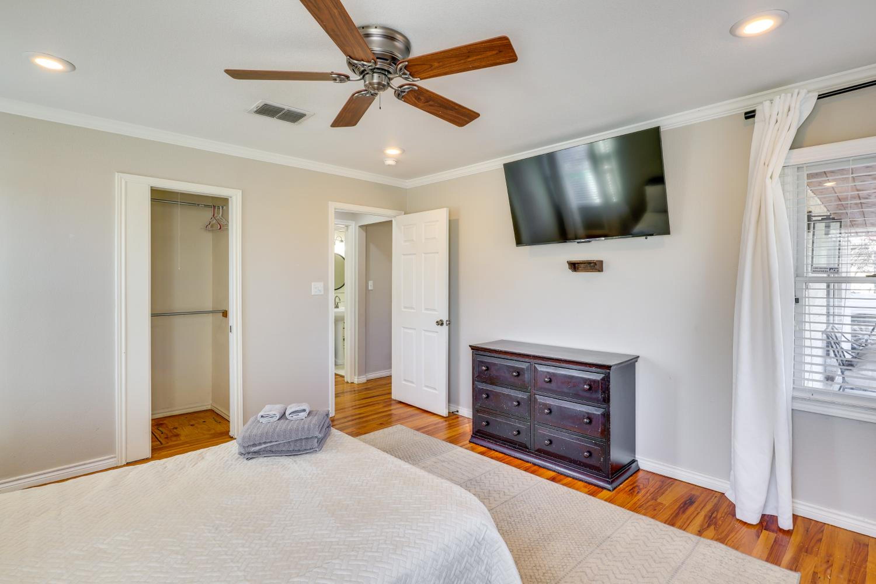 Heated Pool and Sauna Retreat 1 Mi to Texas Tech!