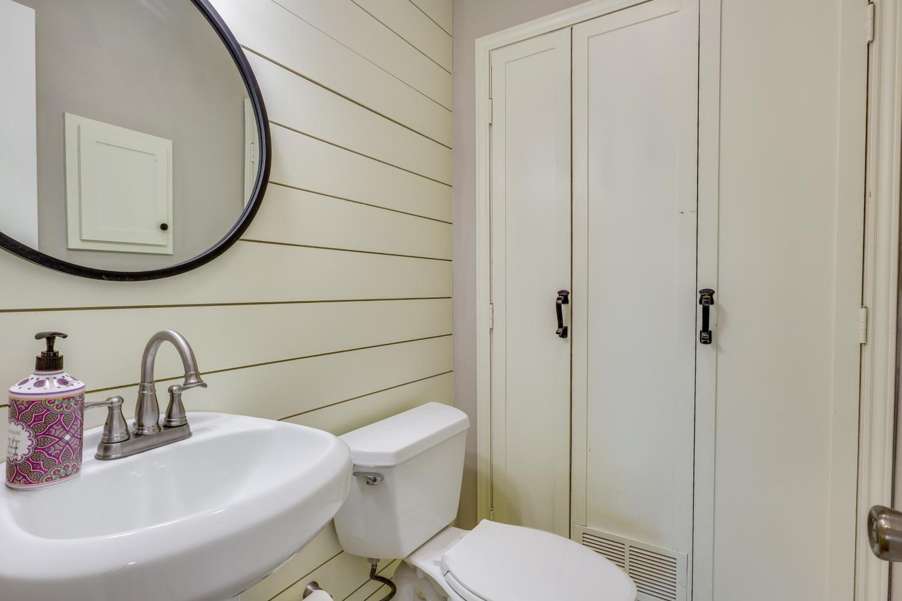 Heated Pool and Sauna Retreat 1 Mi to Texas Tech!