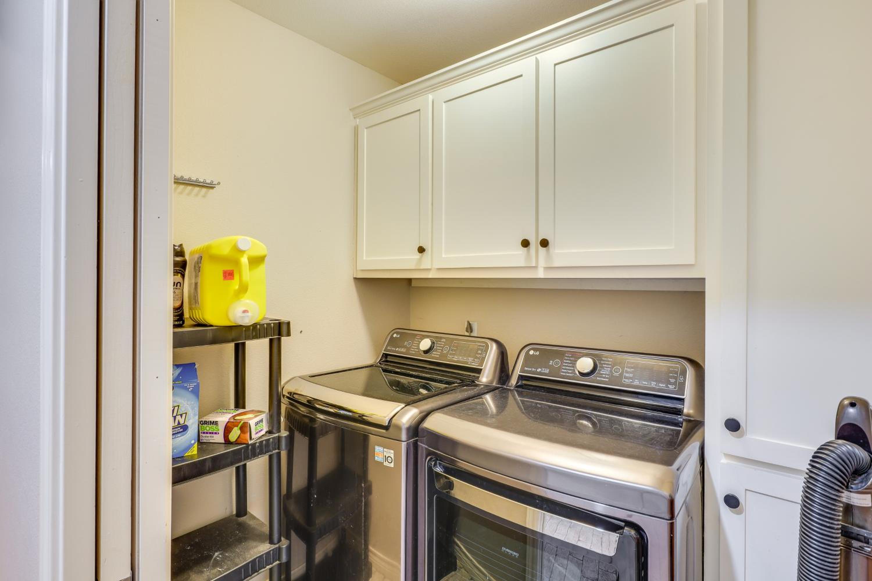 Heated Pool and Sauna Retreat 1 Mi to Texas Tech!